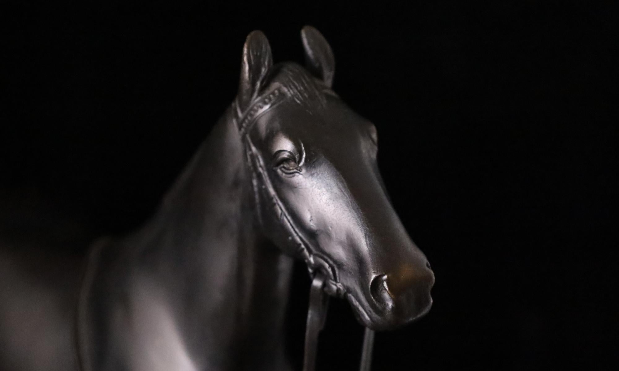 Rara scultura di cavallo giapponese in bronzo di Ishizaki Shūhō - Arte tradizionale In condizioni buone in vendita a Fukuoka, JP