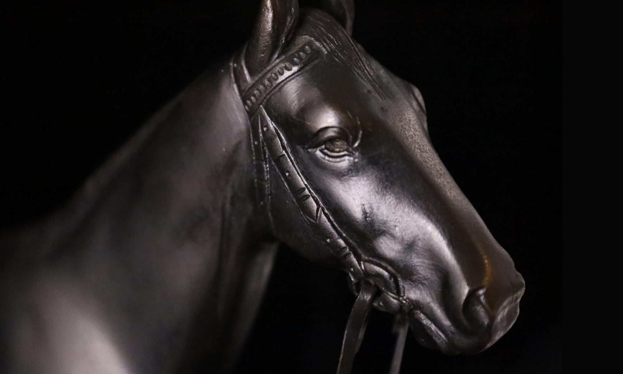 Rara scultura di cavallo giapponese in bronzo di Ishizaki Shūhō - Arte tradizionale in vendita 1