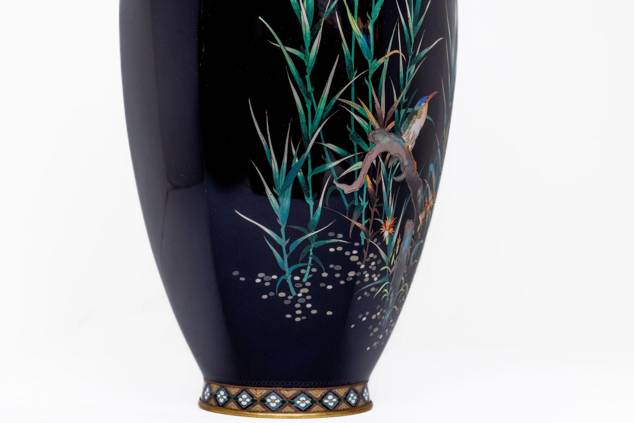 Seltene japanische Cloisonné-Emaille-Vase mit Kingfisher und Schilf, Hayashi Kodenji im Angebot 1