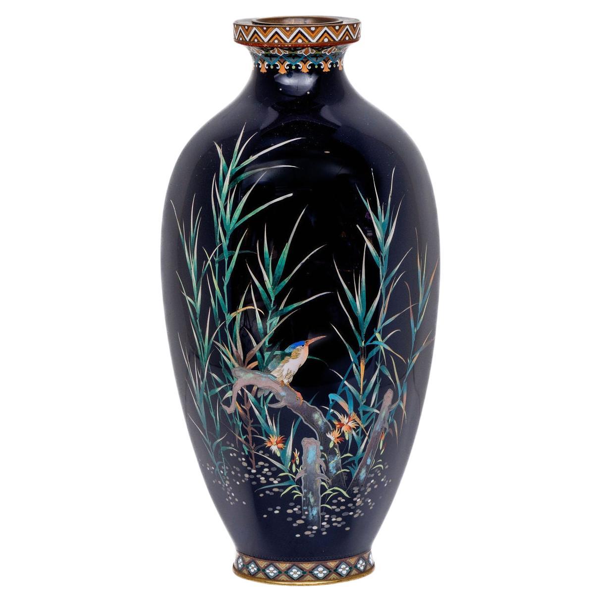 Seltene japanische Cloisonné-Emaille-Vase mit Kingfisher und Schilf, Hayashi Kodenji im Angebot
