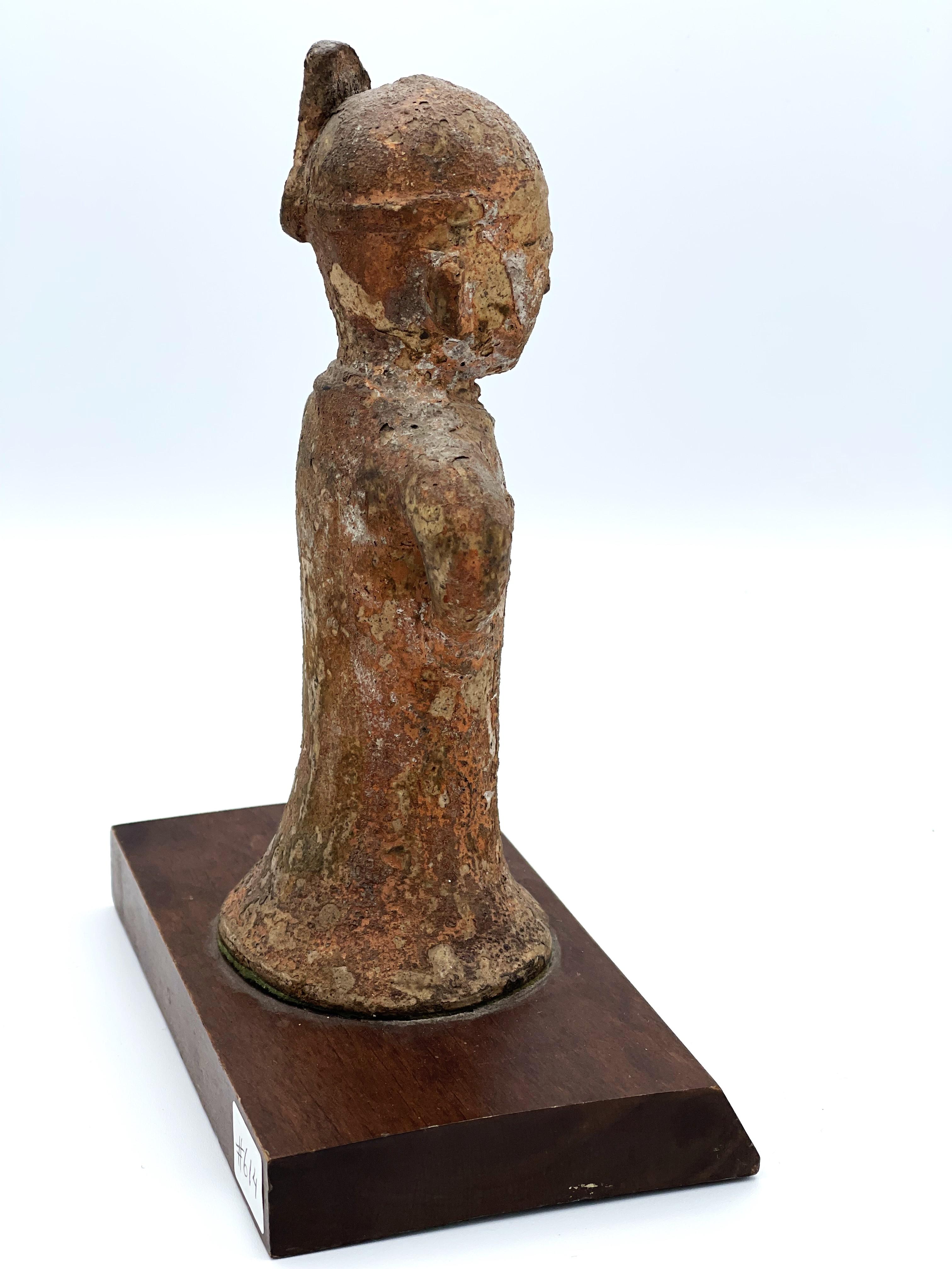 Rare Japanese Complete Figure of an Aristocratic Woman Haniwa, 6th Century AD en Bueno estado para la venta en New York, NY