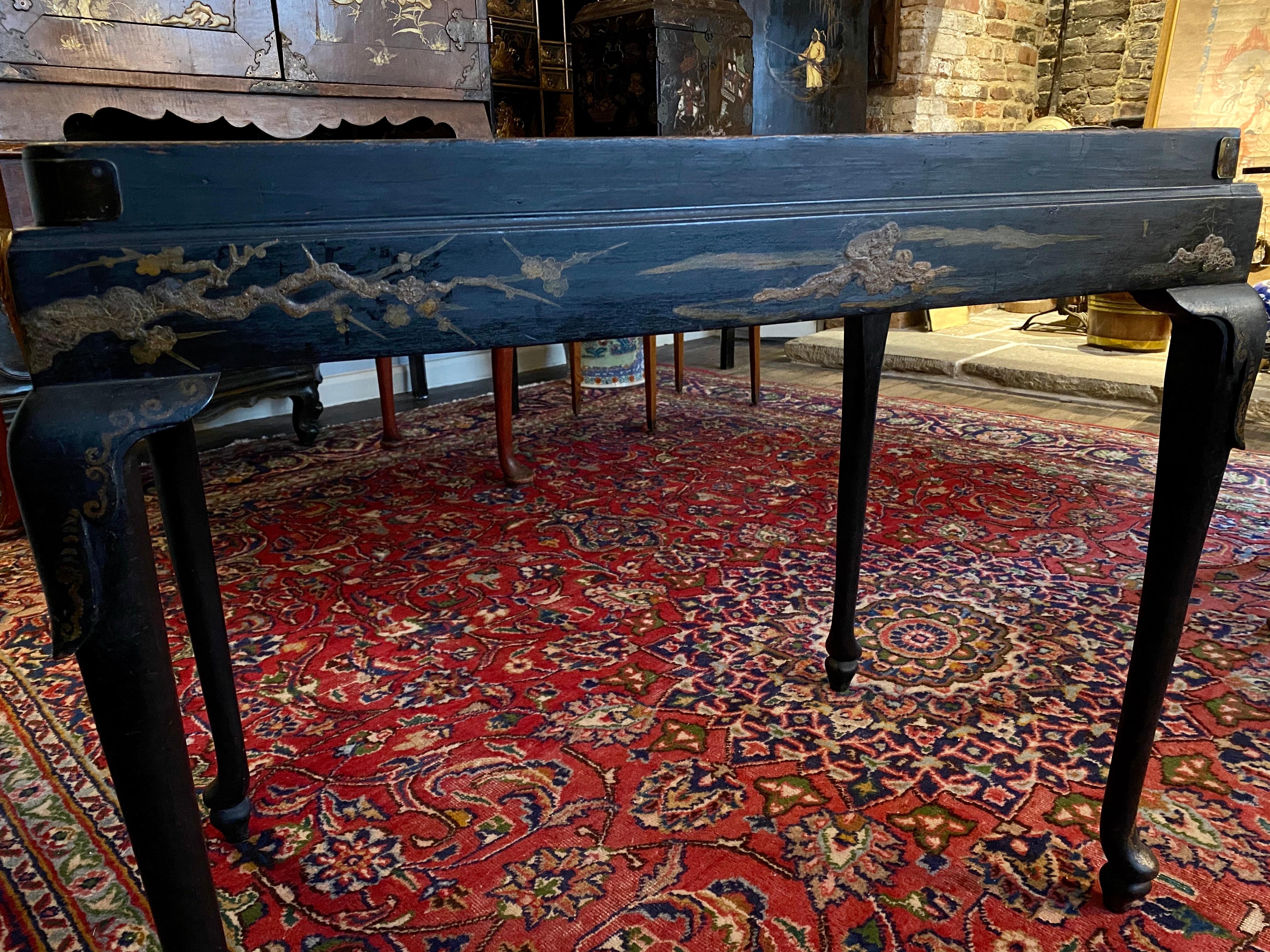 Rare Japanese Export Lacquer Chinoiserie Table, circa 1740 1