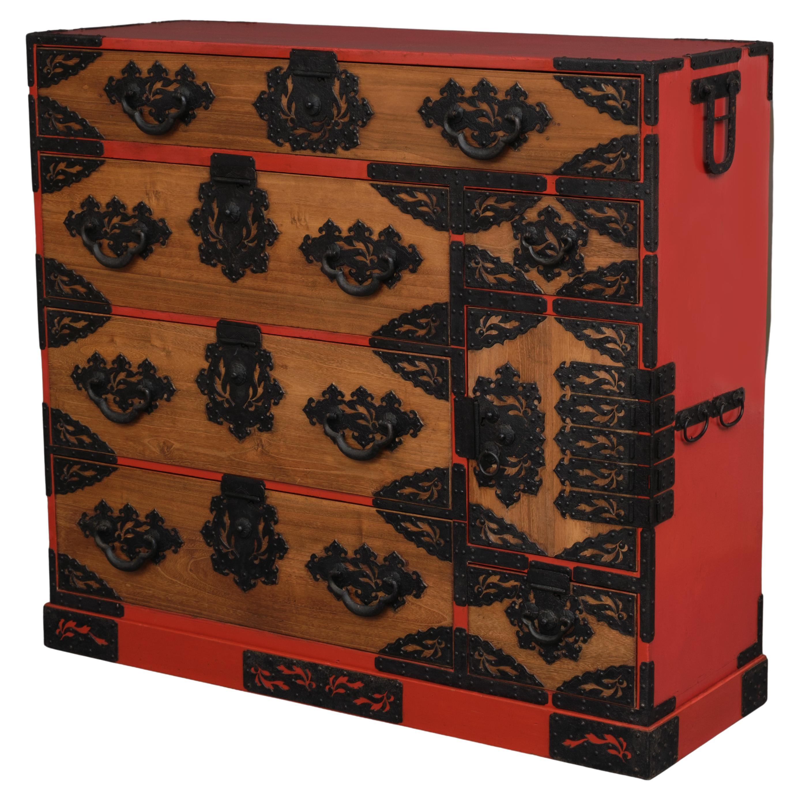 Rare, Japanese Kyûshû 九州 ishô’dansu 衣装箪笥 (chest of drawers)