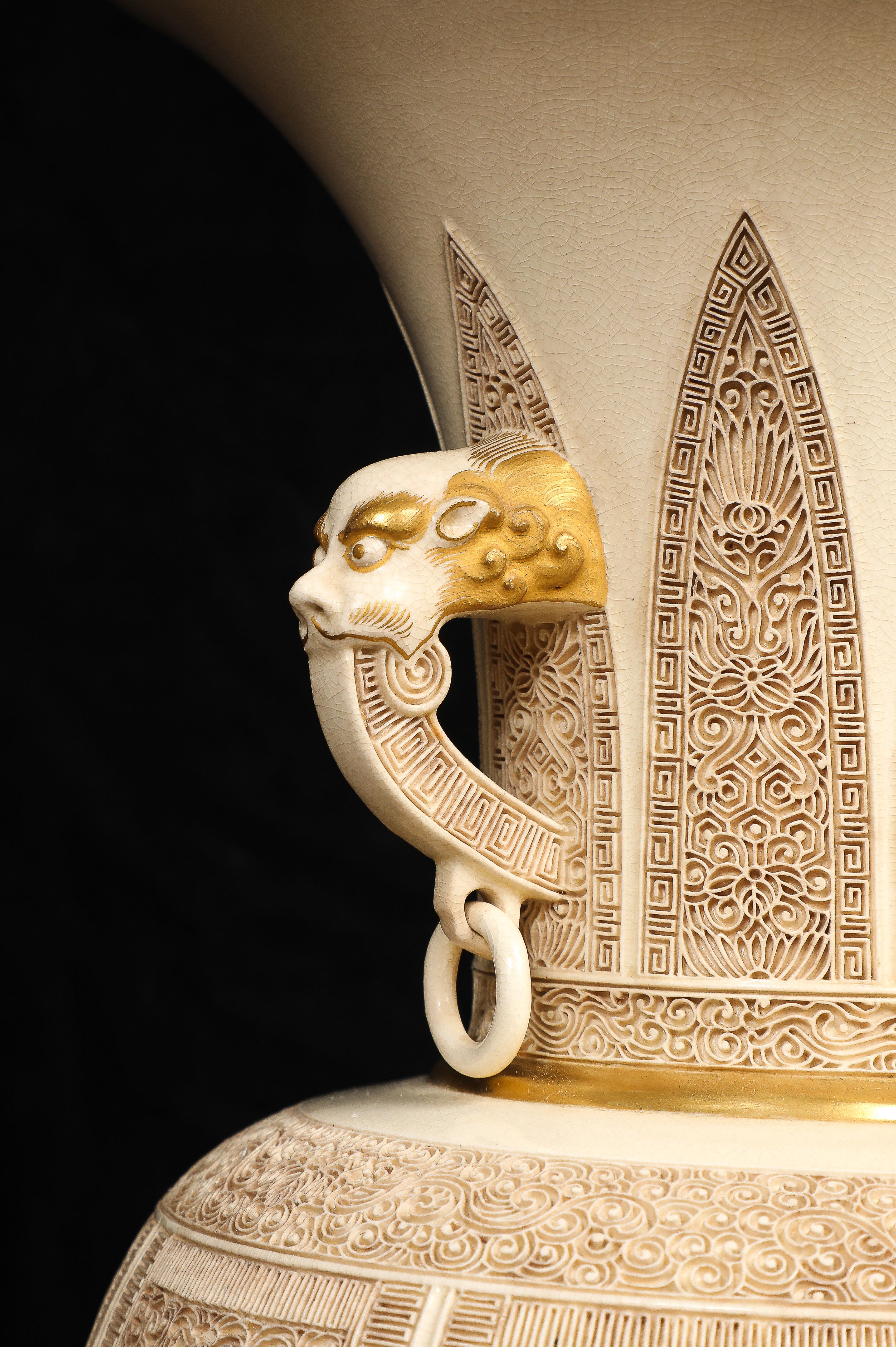 Seltene japanische Meiji Satsuma Crackle Ware Vase w / Carving von Tashiro Factory im Angebot 4