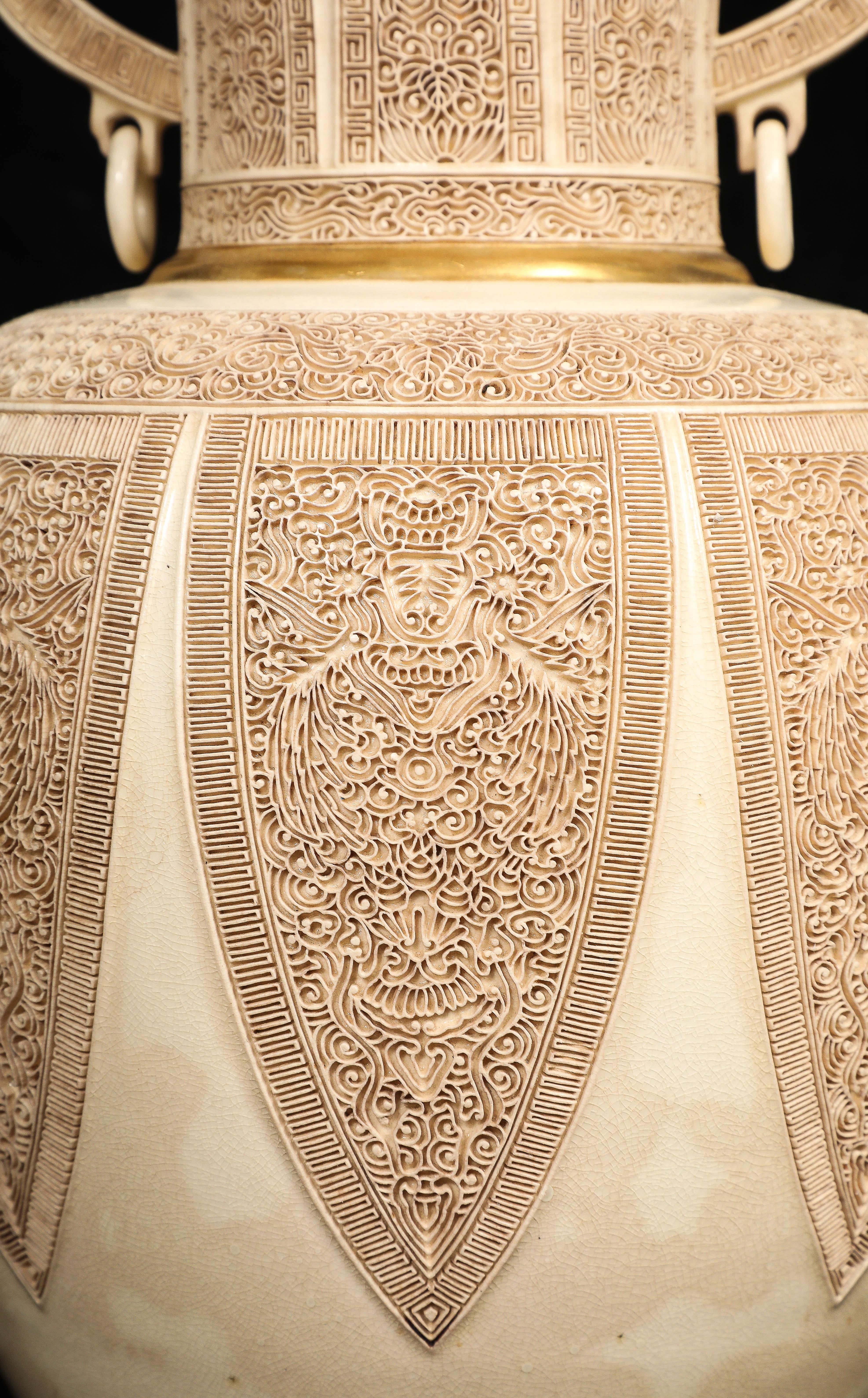 Seltene japanische Meiji Satsuma Crackle Ware Vase w / Carving von Tashiro Factory im Angebot 6