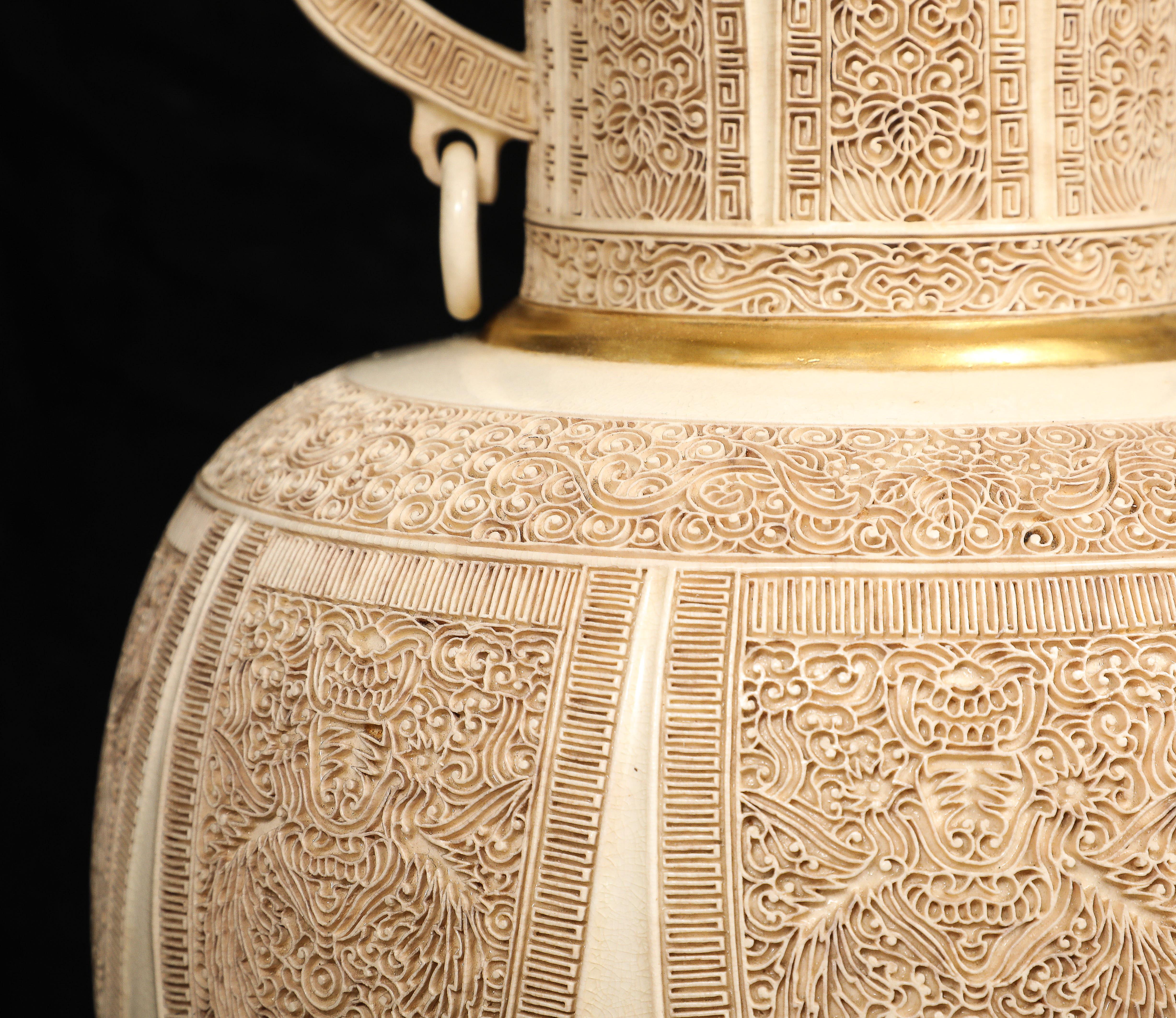 Seltene japanische Meiji Satsuma Crackle Ware Vase w / Carving von Tashiro Factory im Angebot 7