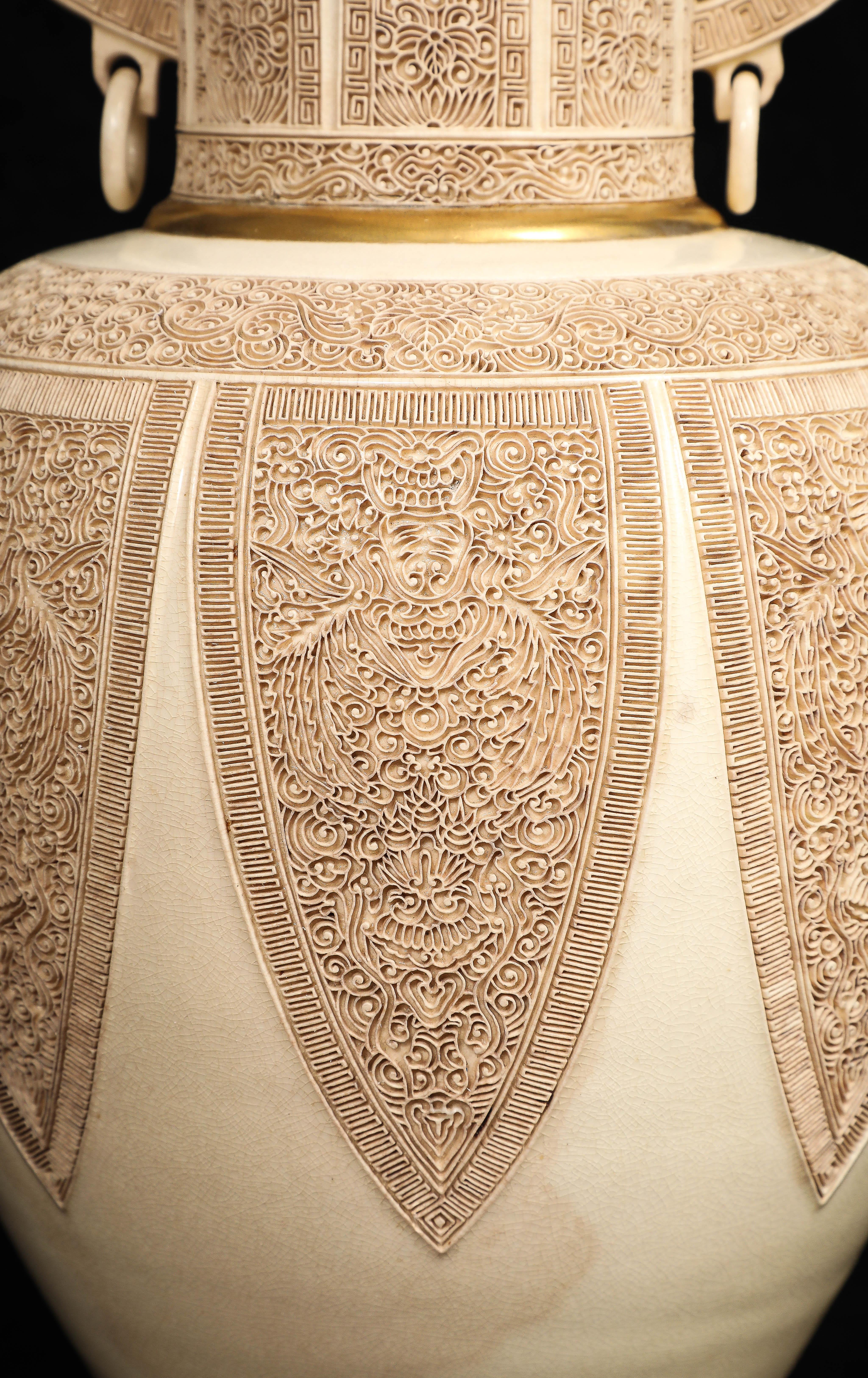 Seltene japanische Meiji Satsuma Crackle Ware Vase w / Carving von Tashiro Factory im Angebot 8