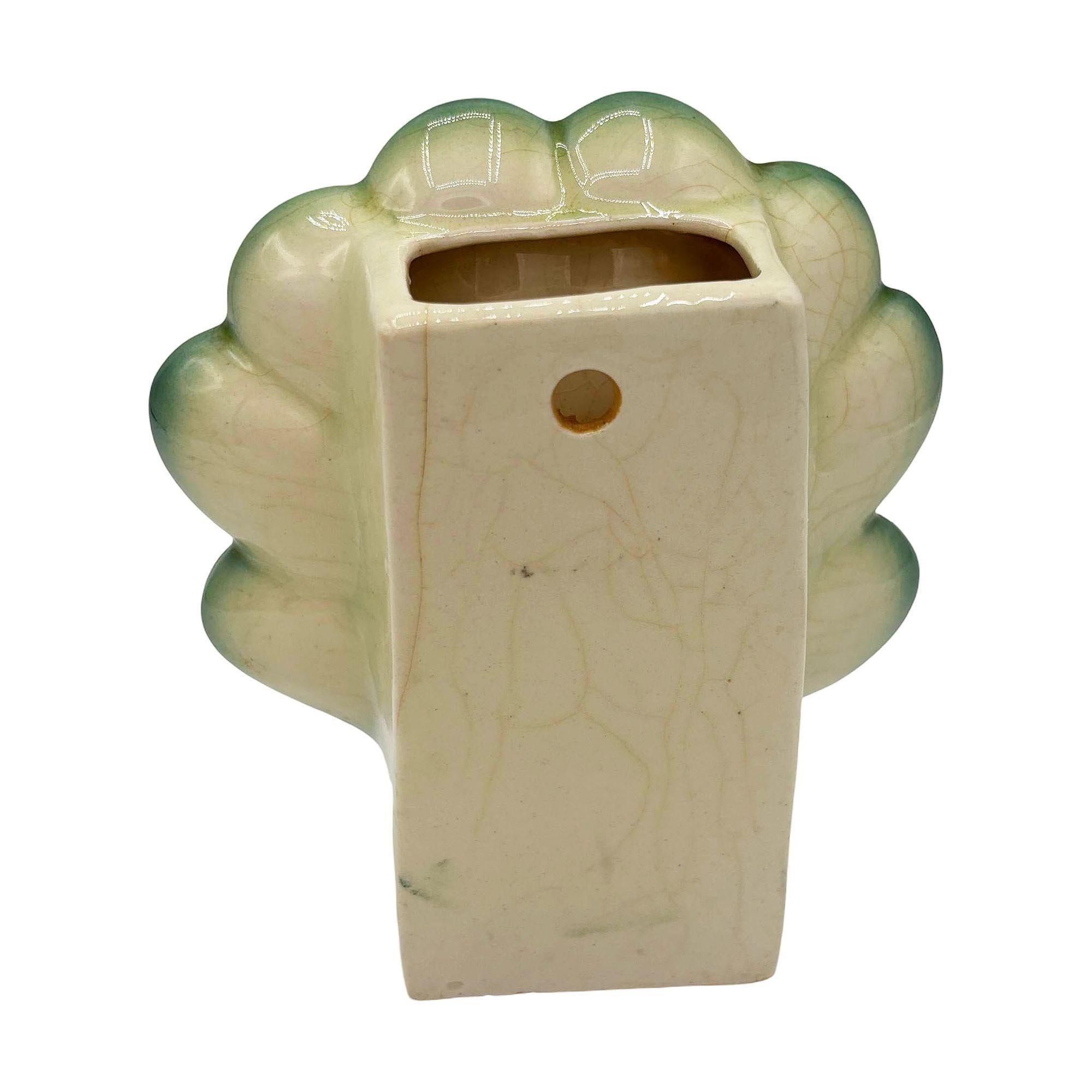 Raro macetero de pared japonés de mediados de siglo Tropical Calm Shell Flamingo Flower en Excelente estado para la venta en Van Nuys, CA