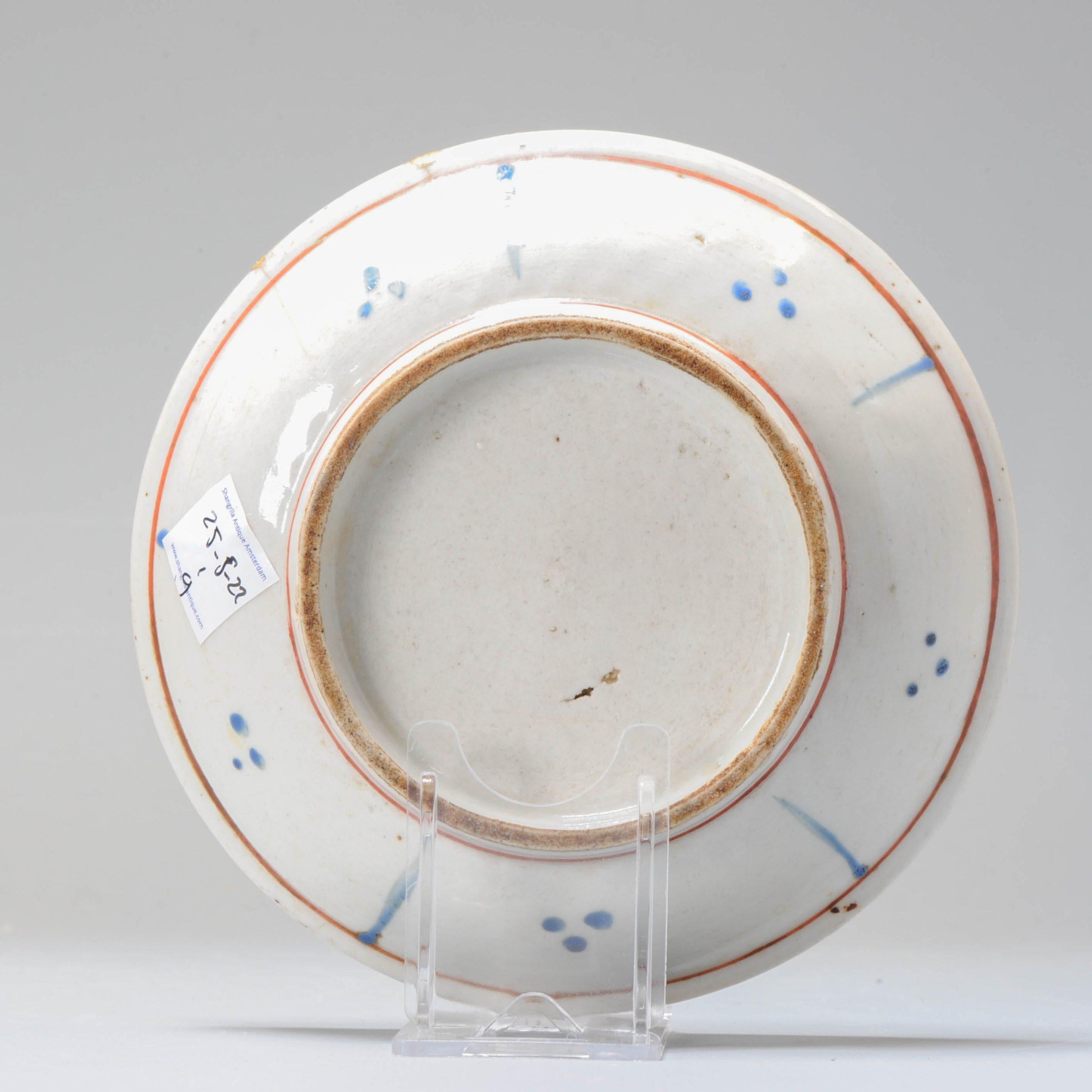 Rare plat en porcelaine japonaise Objets fors Objects for Objects Kakiemon, 1660-1670 Excellent état - En vente à Amsterdam, Noord Holland