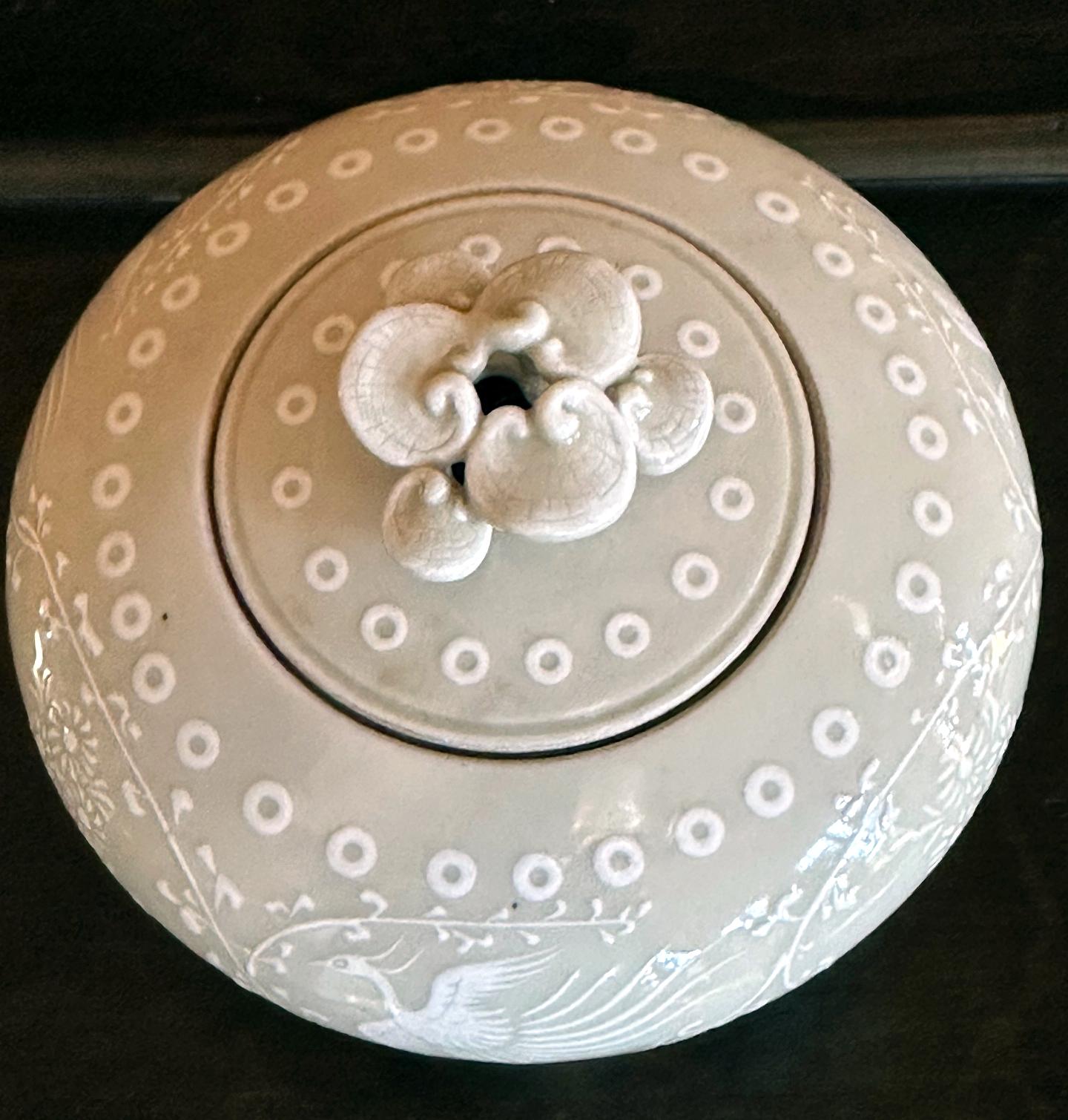 Ceramic Rare Japanese Porcelain Incense Burner with Inlays Makuzu Kozan For Sale