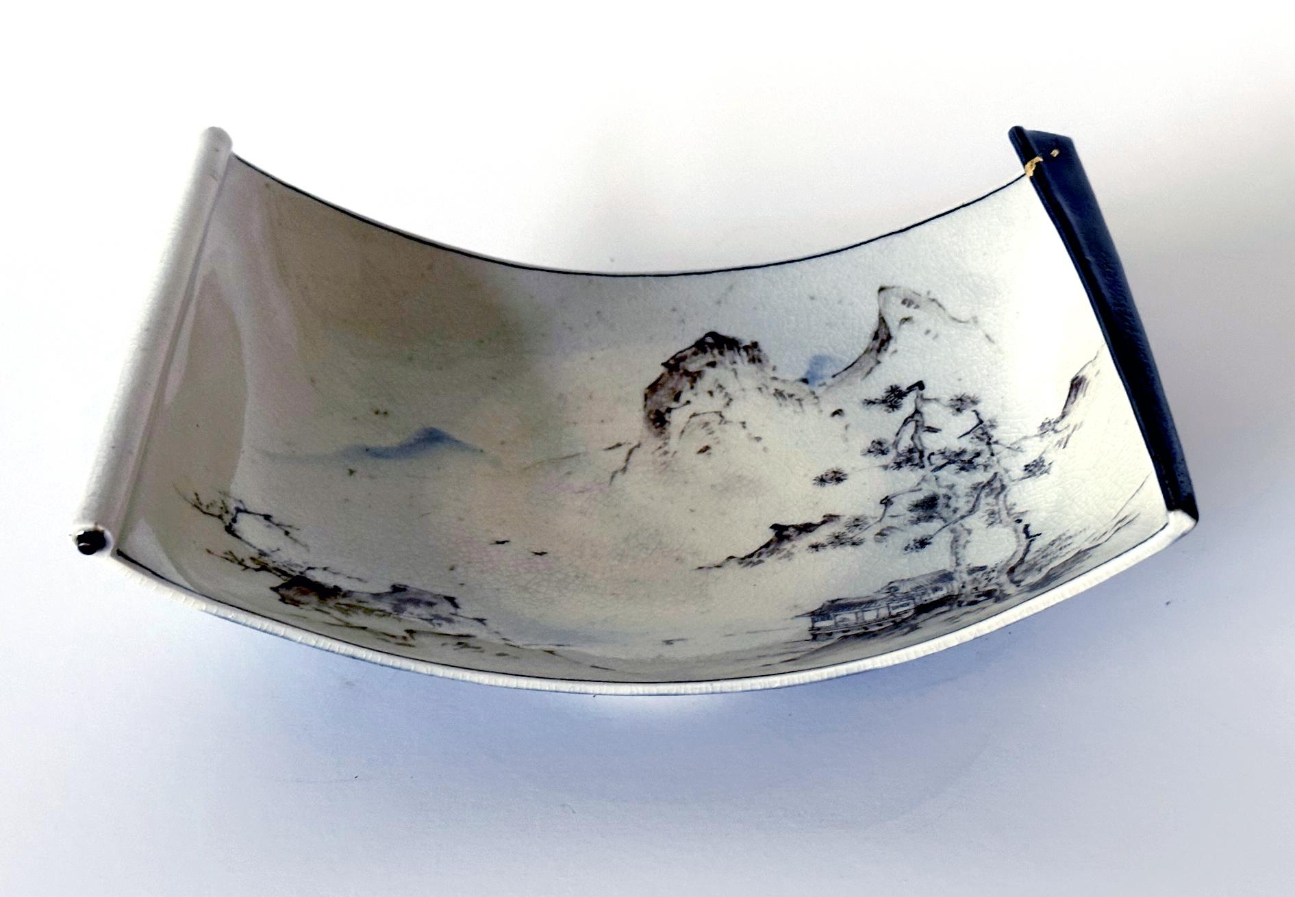 Glazed Rare Japanese Porcelain Painted Footed Dish Makuzu Kozan For Sale