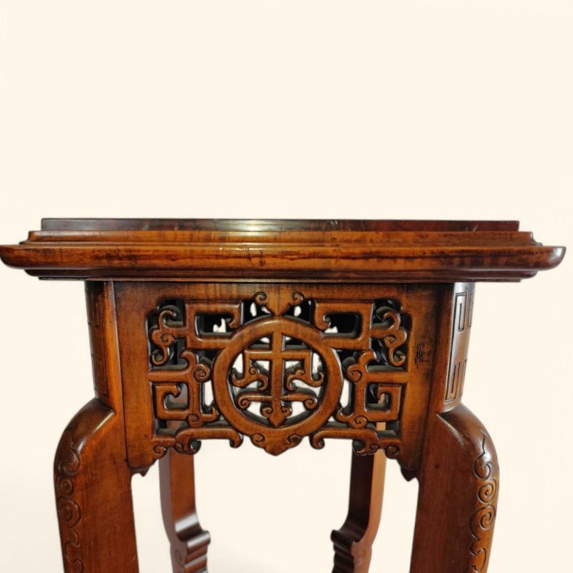 Rare Japanese-style Pedestal / Gueridon in Carved Wood by Gabriel Viardot en vente 3
