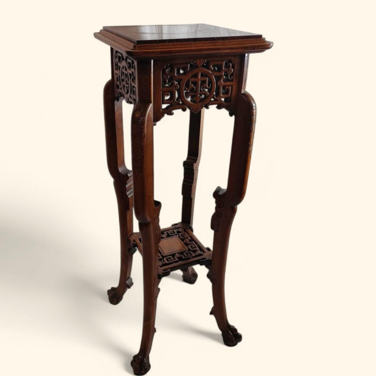 Carved wooden pedestal table in the Japanese style, stamped by Gabriel Viardot.

Square in shape with a red marble slab, lion paw feet. The spacer and sides of the top are made of carved wooden slabs with openwork Chinese motifs.  

Period: 19th