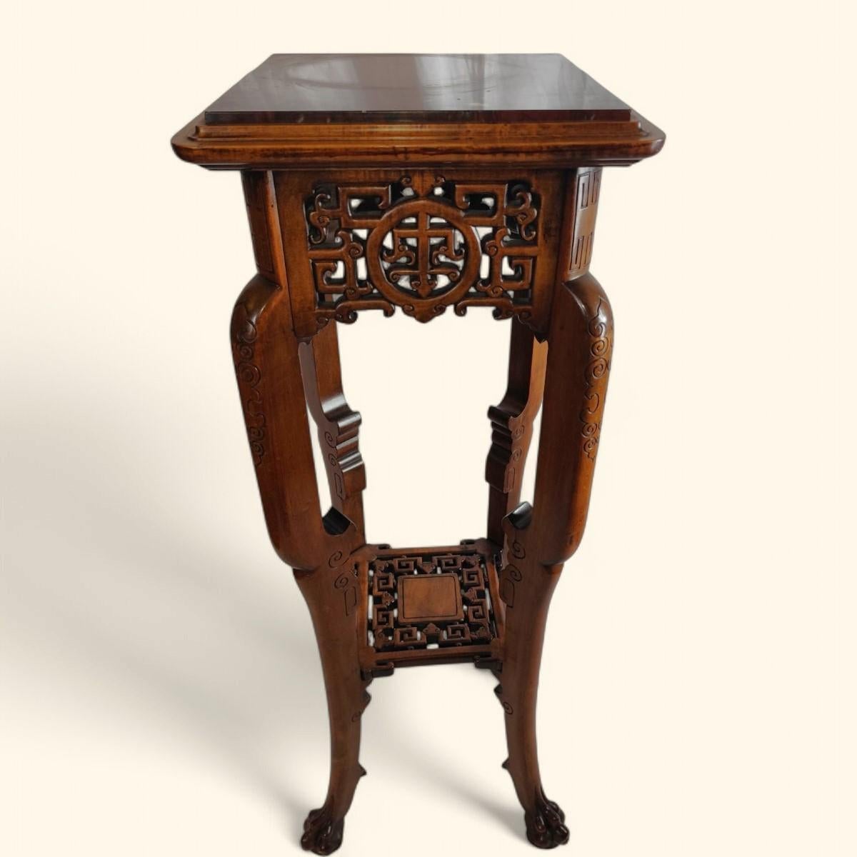 Français Rare Japanese-style Pedestal / Gueridon in Carved Wood by Gabriel Viardot en vente