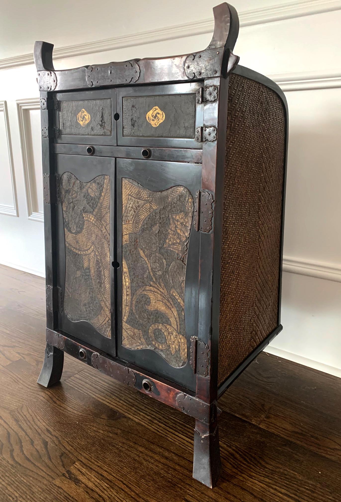Served as a traveling cabinet as well as a shrine and carried like a backpack for the Buddhist priests and monks during long pilgrimage, this rare chest is known as Oi Japanese. In China the carrier case is known as Ji, traditionally used by the