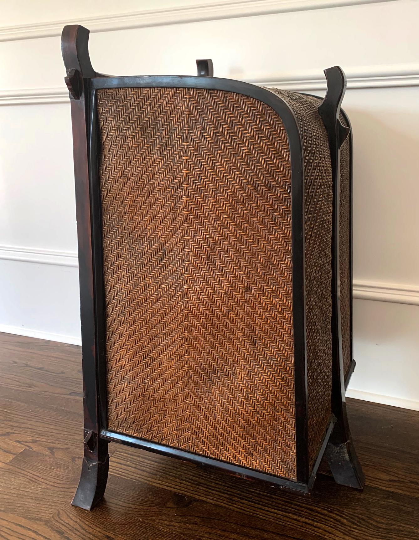 Rare Japanese Traveling Cabinet Oi Edo Period In Good Condition For Sale In Atlanta, GA