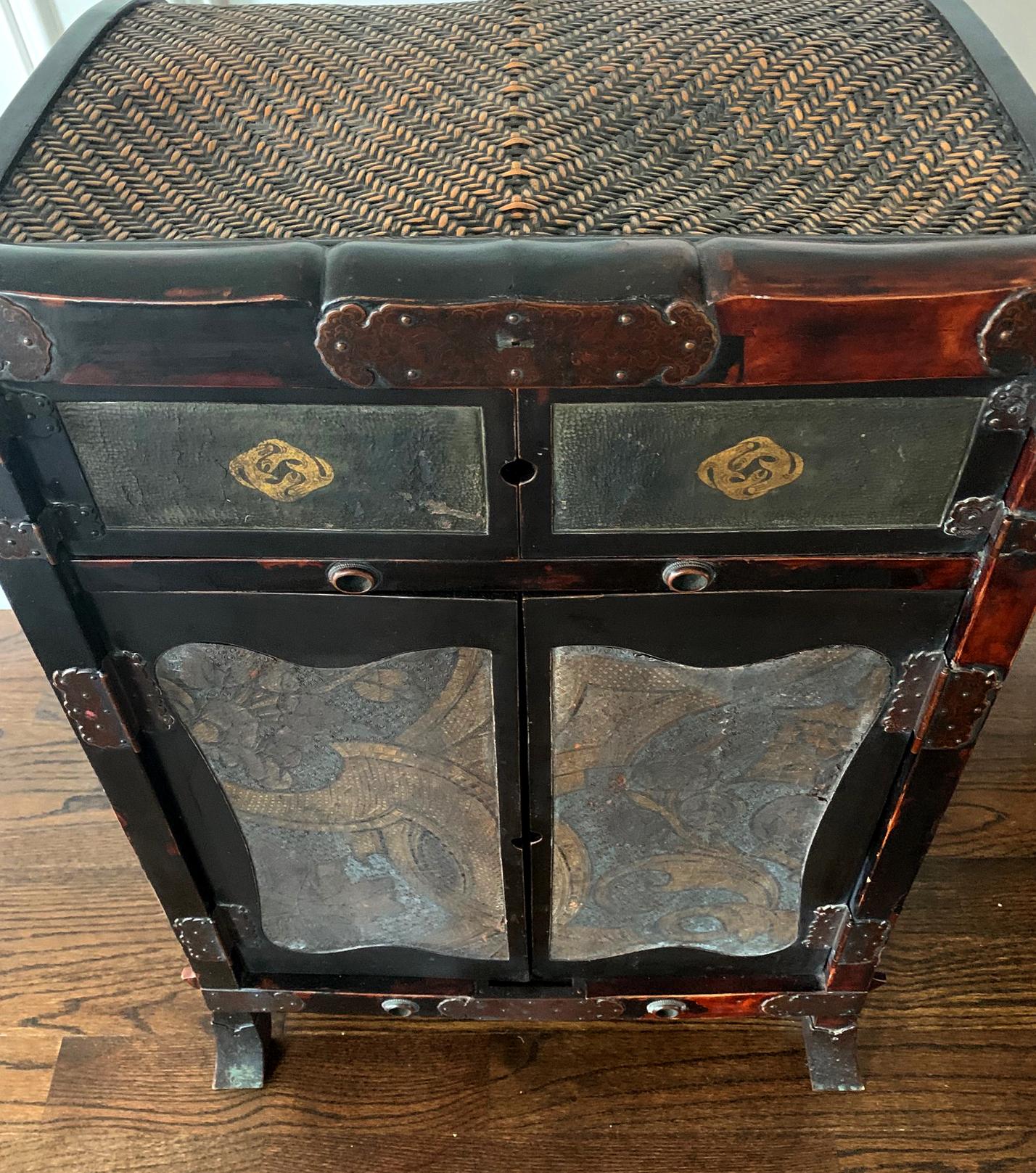 Rare Japanese Traveling Cabinet Oi Edo Period For Sale 2