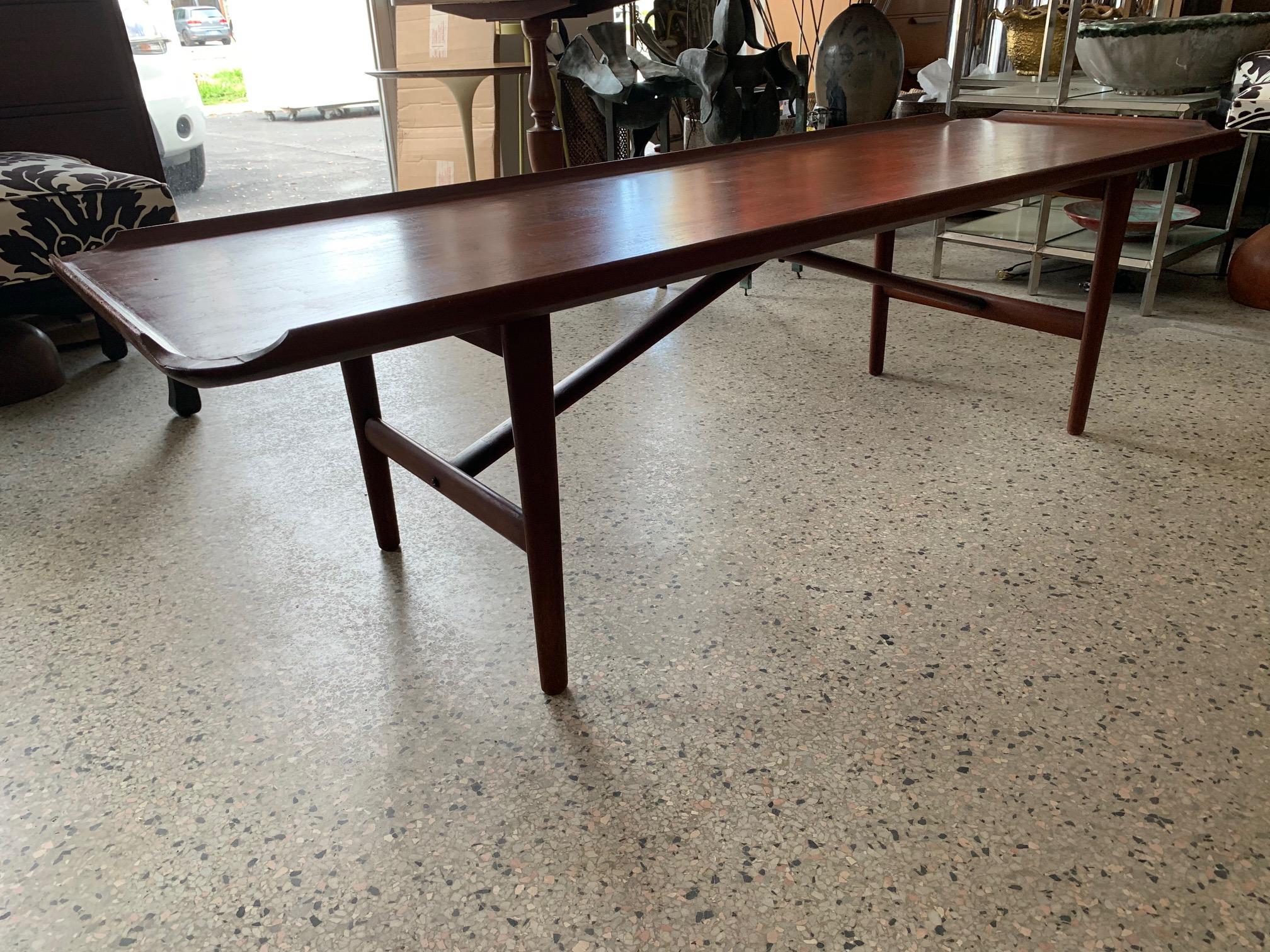 Rare table basse en teck de J.Clausen, vers les années 1950 Bon état - En vente à St.Petersburg, FL