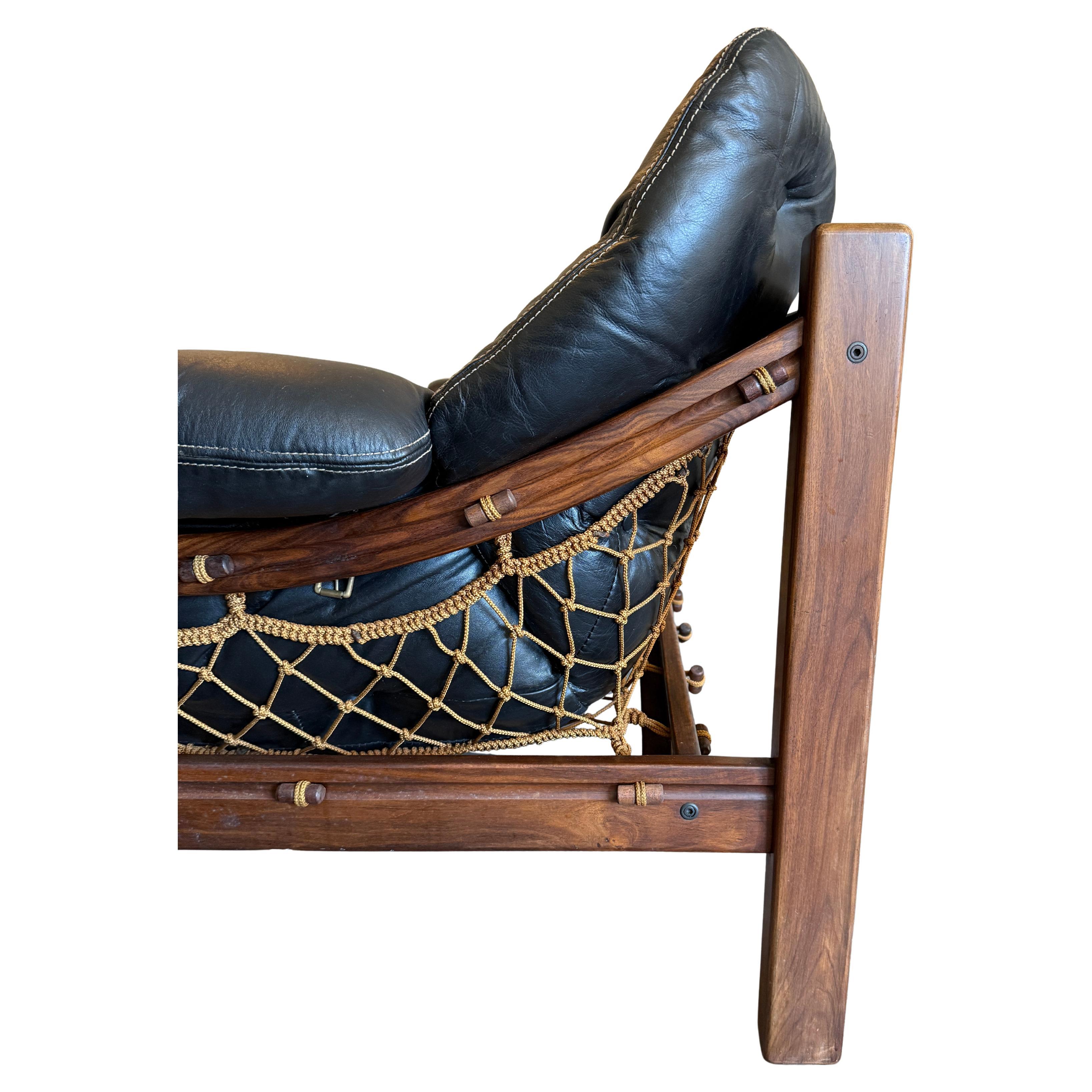 Milieu du XXe siècle Rare Jean Gillon Tijuca Cuir Sling Sofa Exotic Hardwood Rope Hammock Brazil en vente
