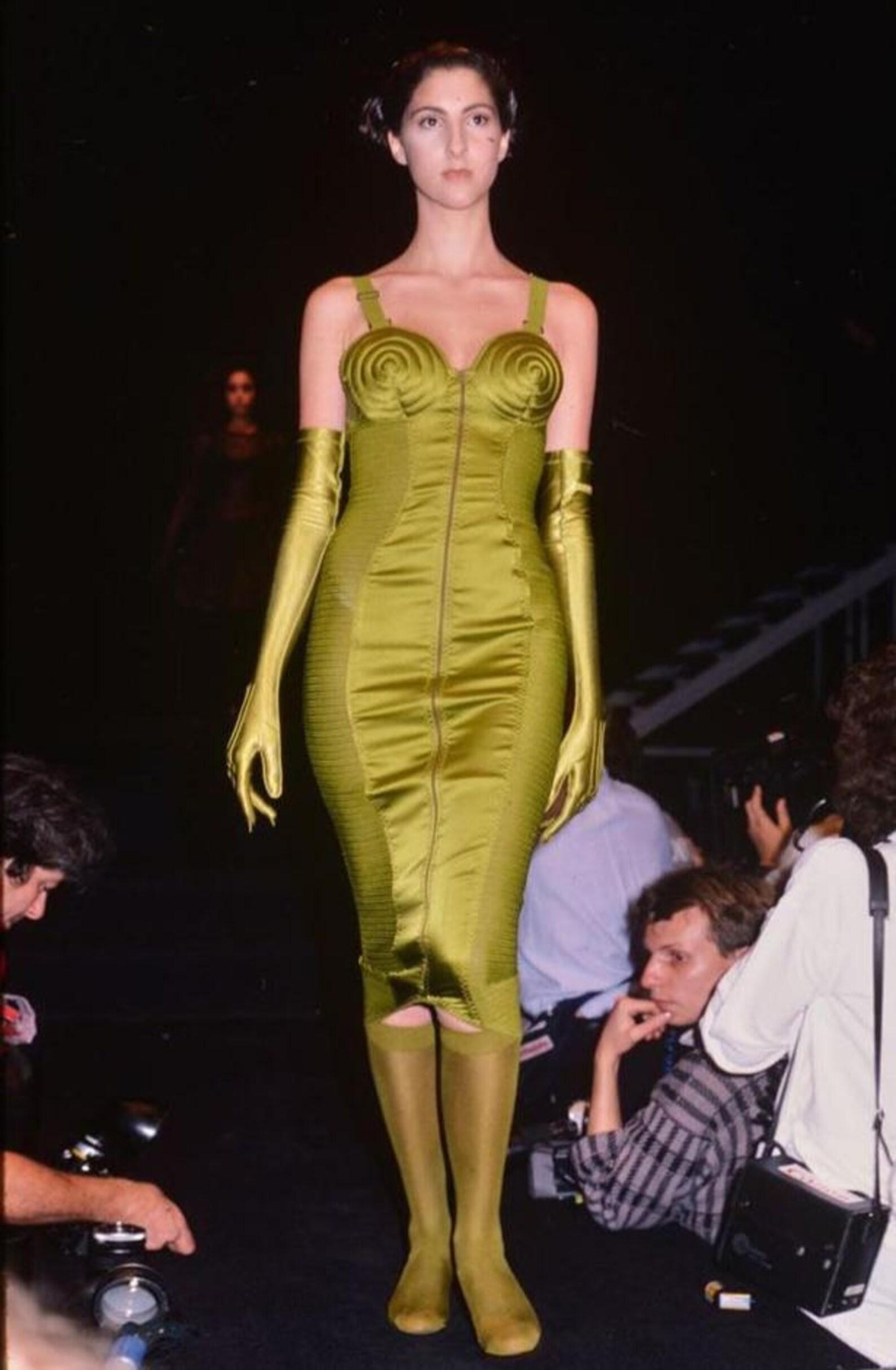 Raro Top de sujetador cónico de la línea Junior Gaultier de Jean Paul Gaultier, F/W 1987 en venta 3