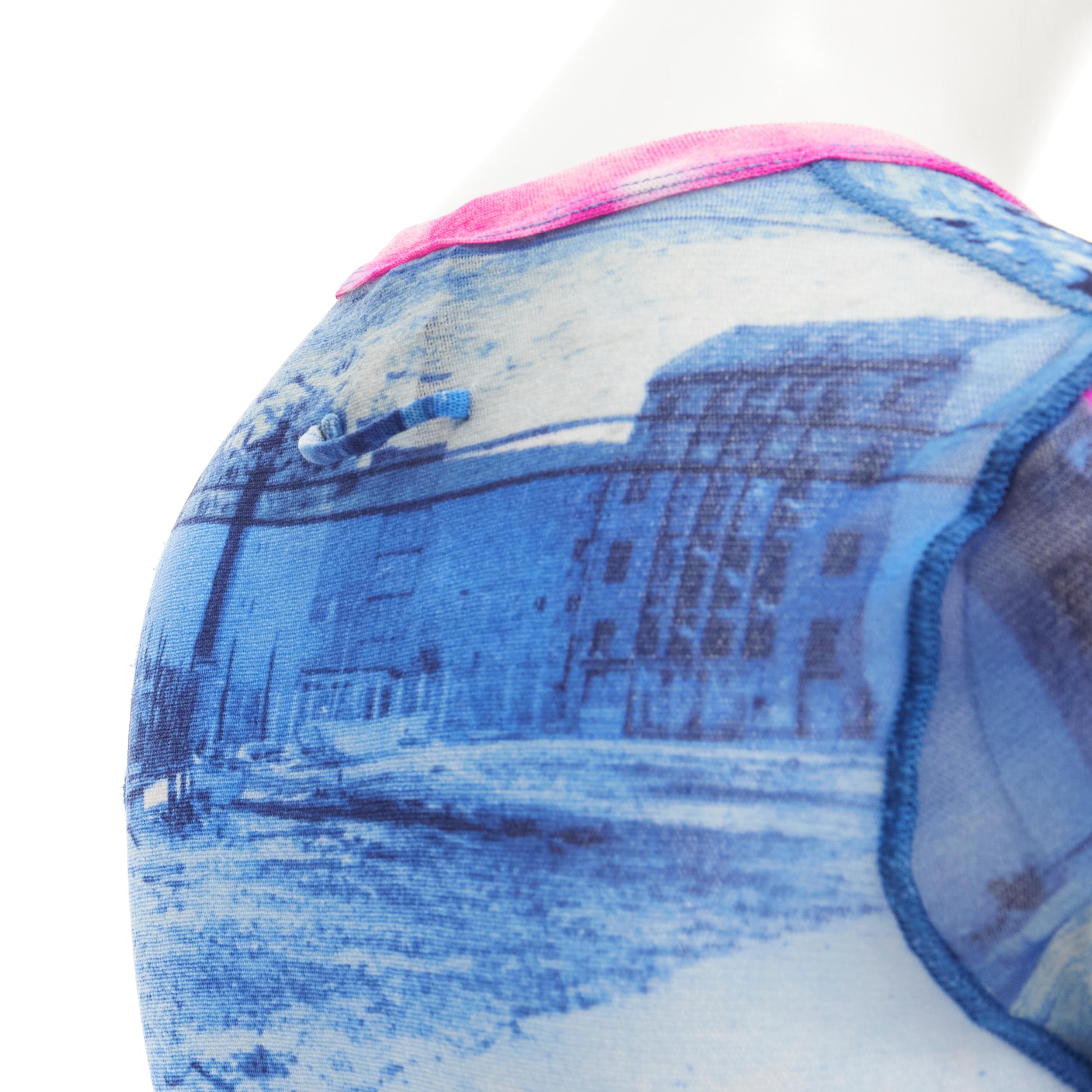 JEAN PAUL GAULTIER Haut cache-cœur vintage bleu et rose avec motif paysage urbain transparent, taille S en vente 3