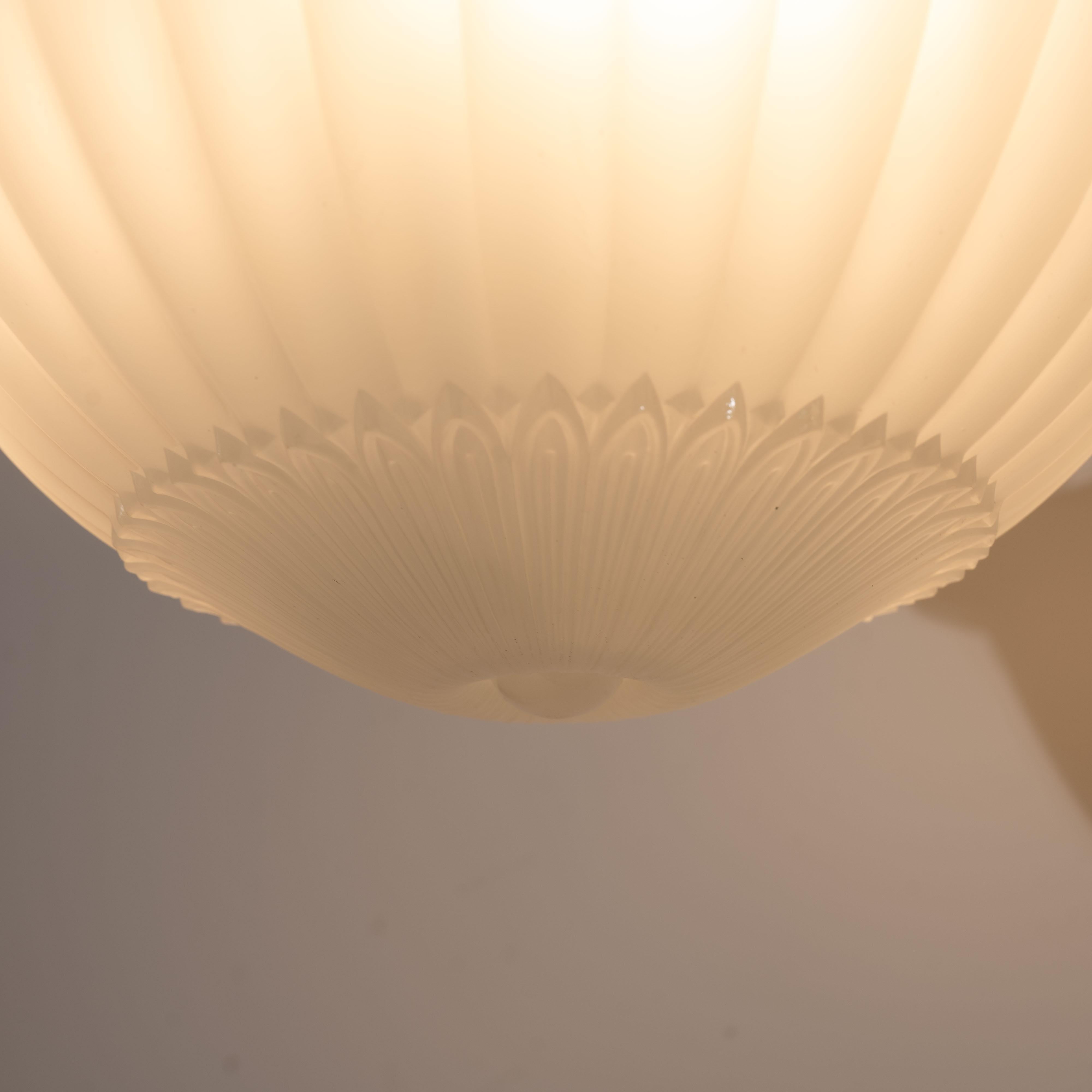 Raro Plafonnier con ciotola profonda in pietra di luna di Jefferson con accessori di qualità eccezionale in vendita 8