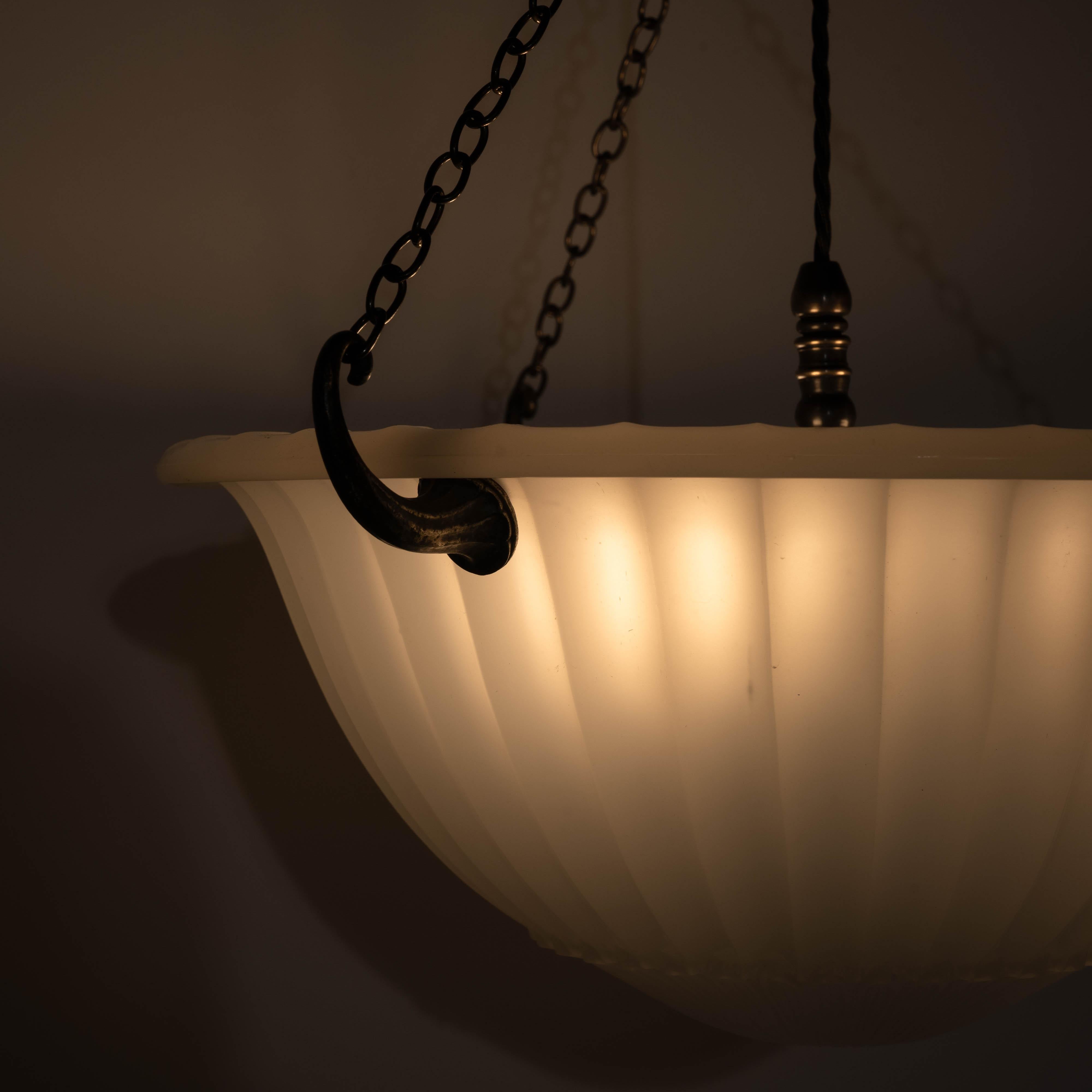 Raro Plafonnier con ciotola profonda in pietra di luna di Jefferson con accessori di qualità eccezionale in vendita 11