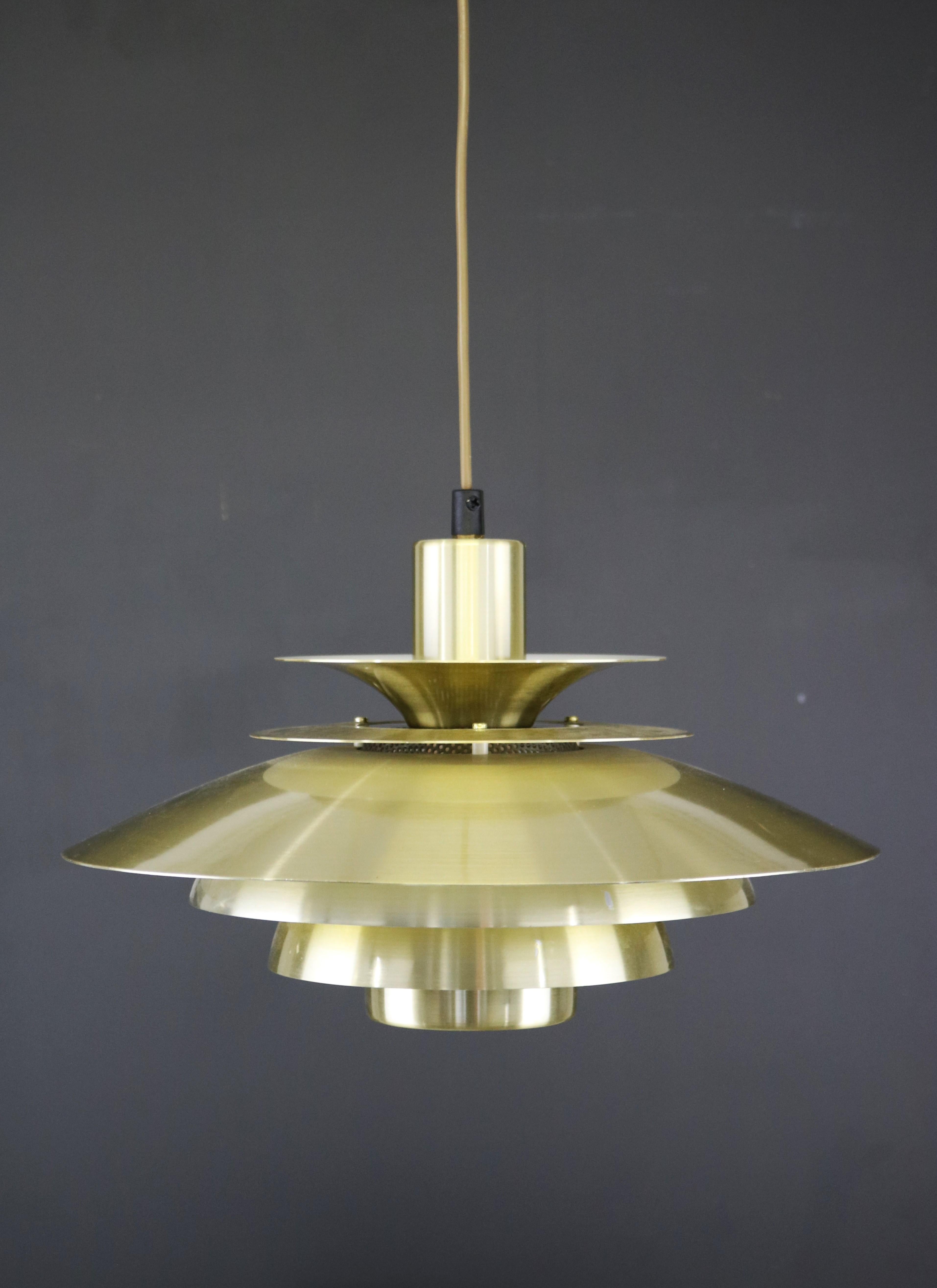 Rare Jeka metaltryk Verona Danish pendant light by Kurt Wiborg, 1970's In Good Condition For Sale In Brussels , BE
