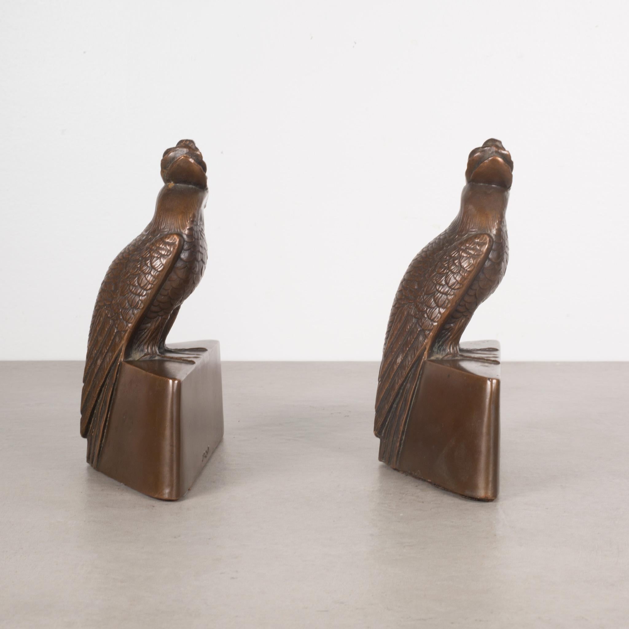 ABOUT

Rare Art Deco bronze plated parrot bookends manufactured by Jennings Brothers. Stamped 