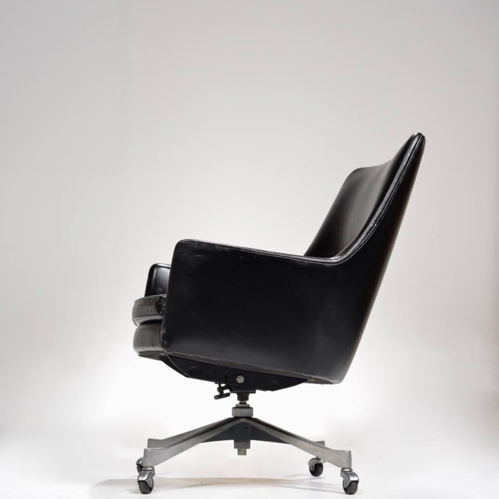 Rare Jens Risom Leather Executive Chair for Jens Risom Design Inc. 3