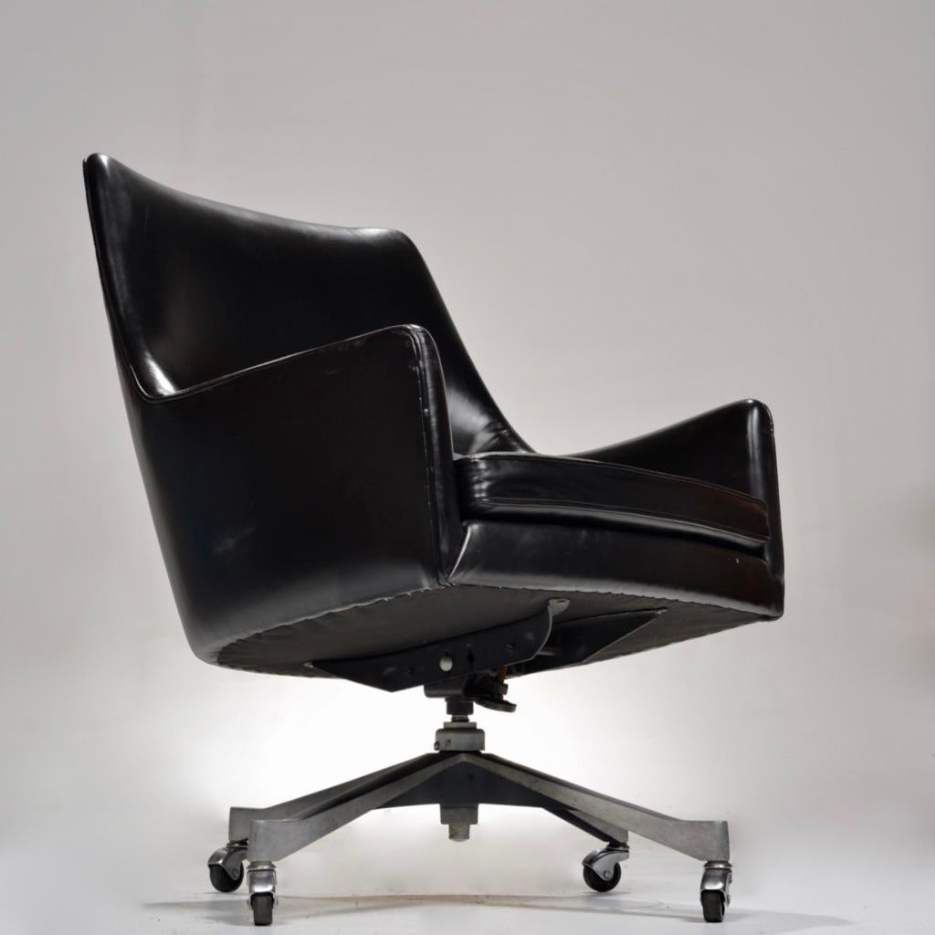Mid-Century Modern Rare Jens Risom Leather Executive Chair for Jens Risom Design Inc.