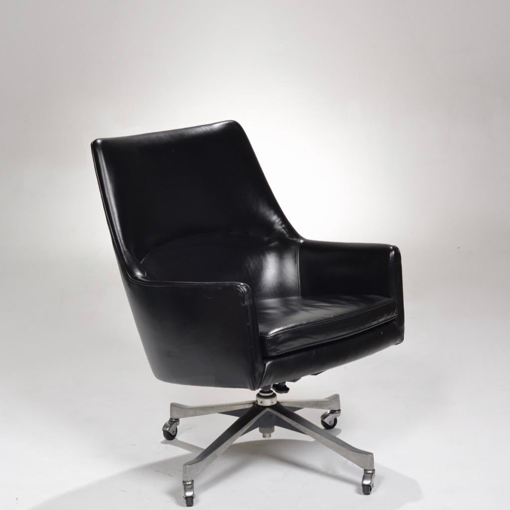 Rare Jens Risom Leather Executive Chair for Jens Risom Design Inc. In Good Condition In Los Angeles, CA