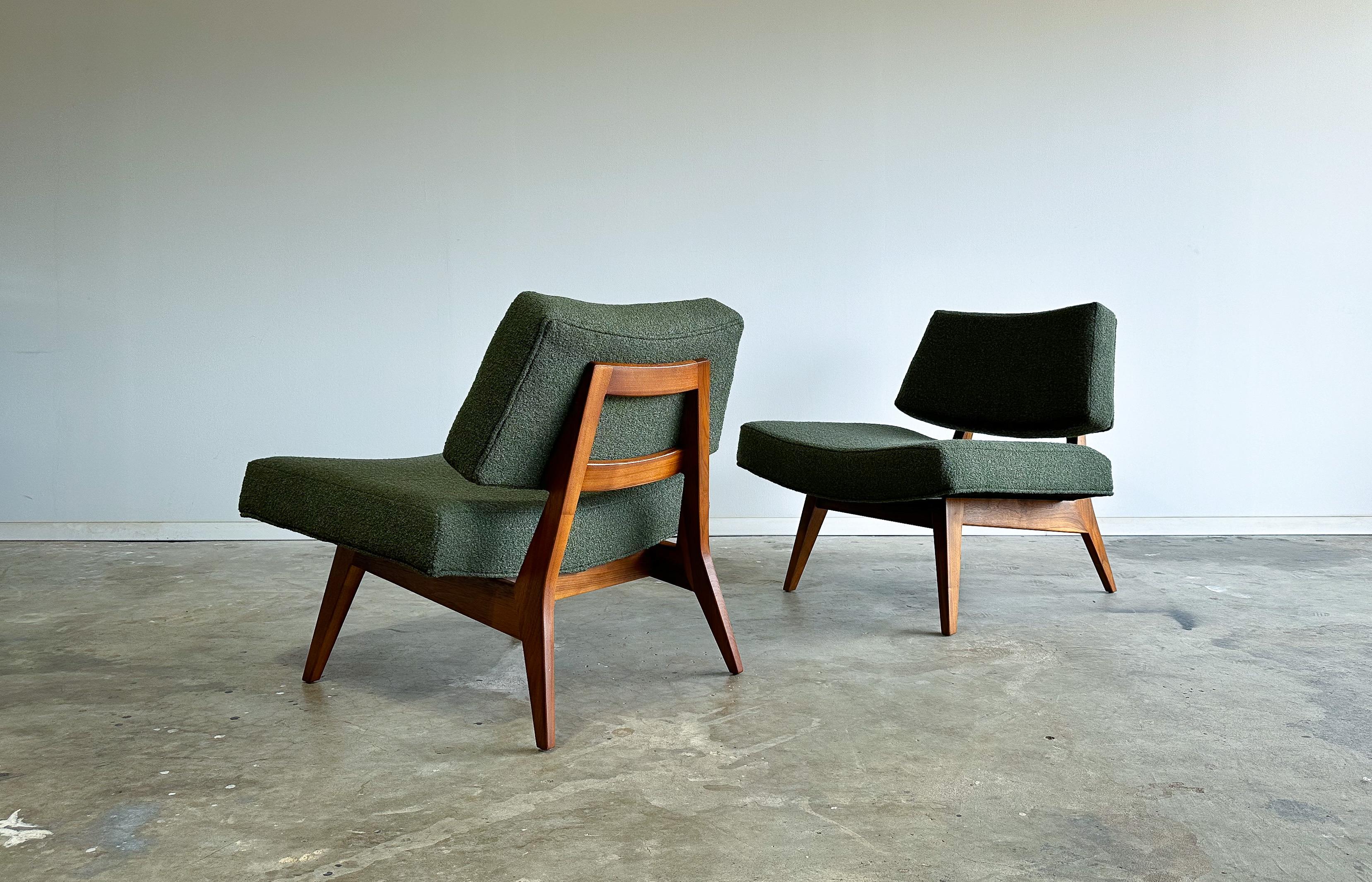 Seltene Jens Risom Lounge Chairs, Modell U-416, Nussbaum und Bouclé, 1950er Jahre (Moderne der Mitte des Jahrhunderts) im Angebot