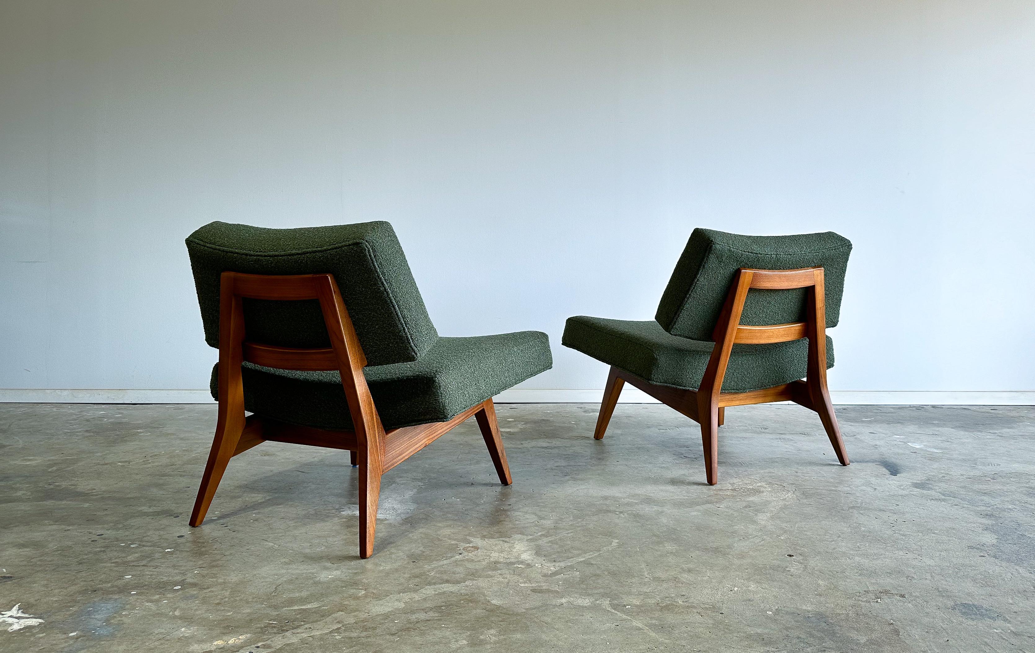 Seltene Jens Risom Lounge Chairs, Modell U-416, Nussbaum und Bouclé, 1950er Jahre (Mitte des 20. Jahrhunderts) im Angebot