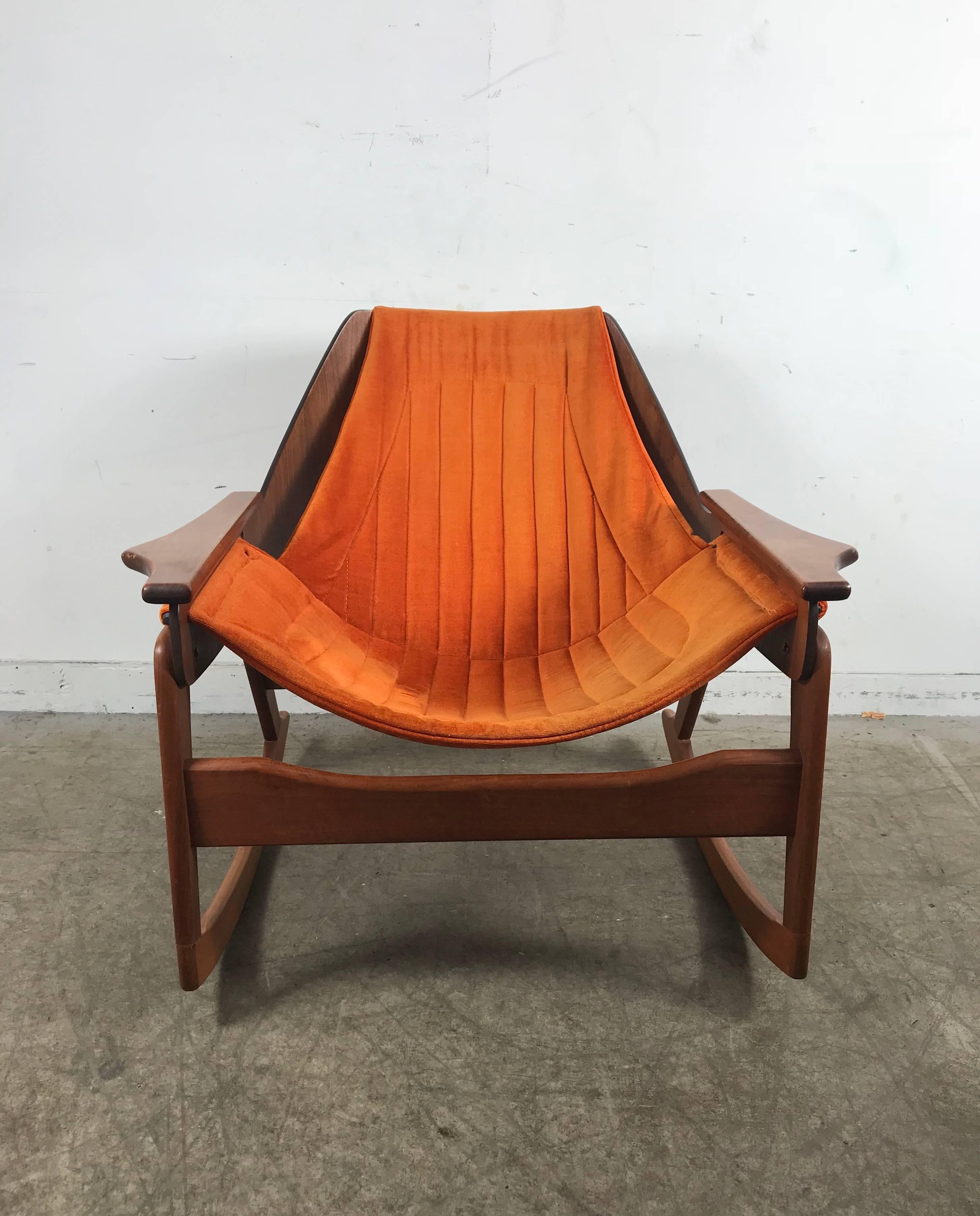 A stunning example of the 1960s original Jerry Johnson design, this rocker is a perfect mix of Classic midcentury design features. Extremely comfortable, chair features a bent walnut plywood frame supporting its original deep sling cantilevered over