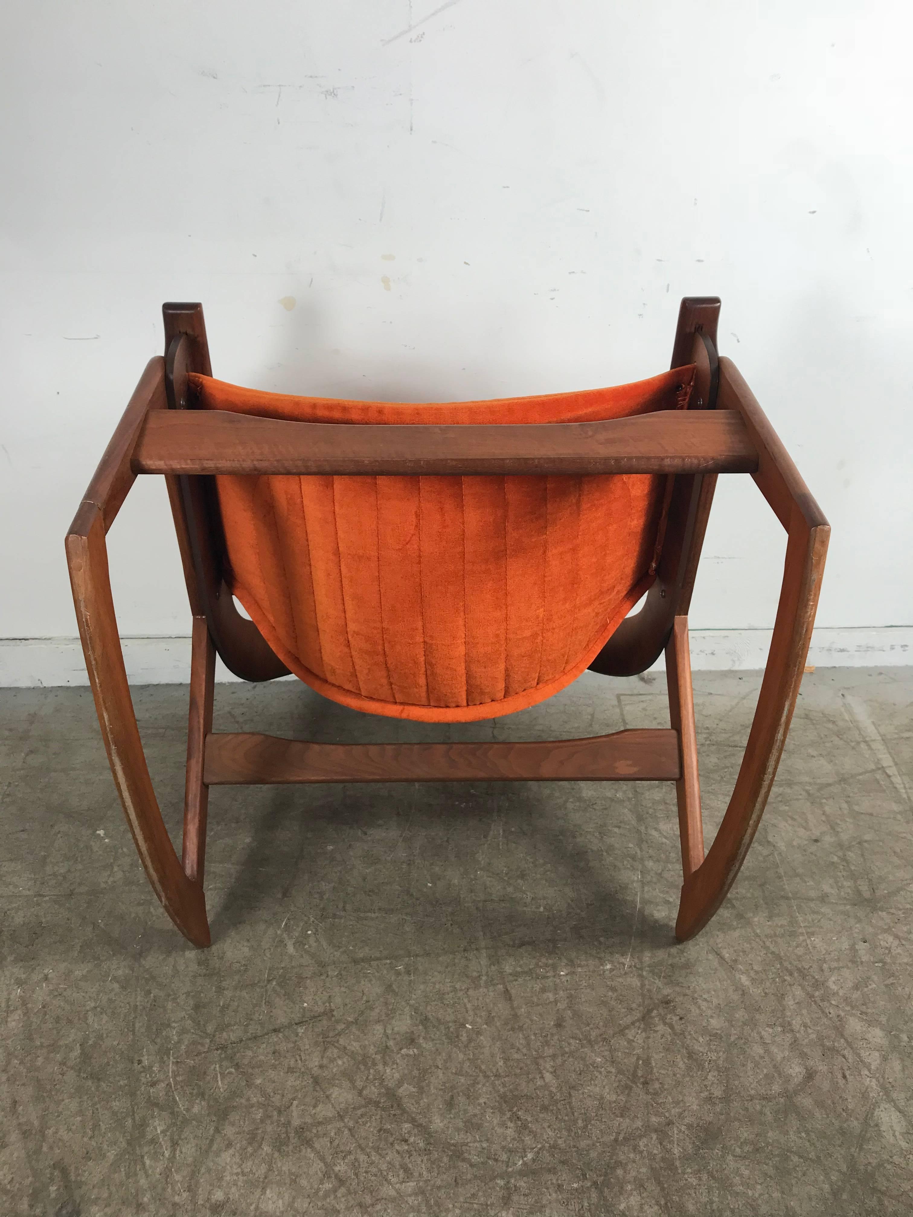 Rare Jerry Johnson Midcentury Walnut Sling Rocking Chair, 1960s In Good Condition In Buffalo, NY