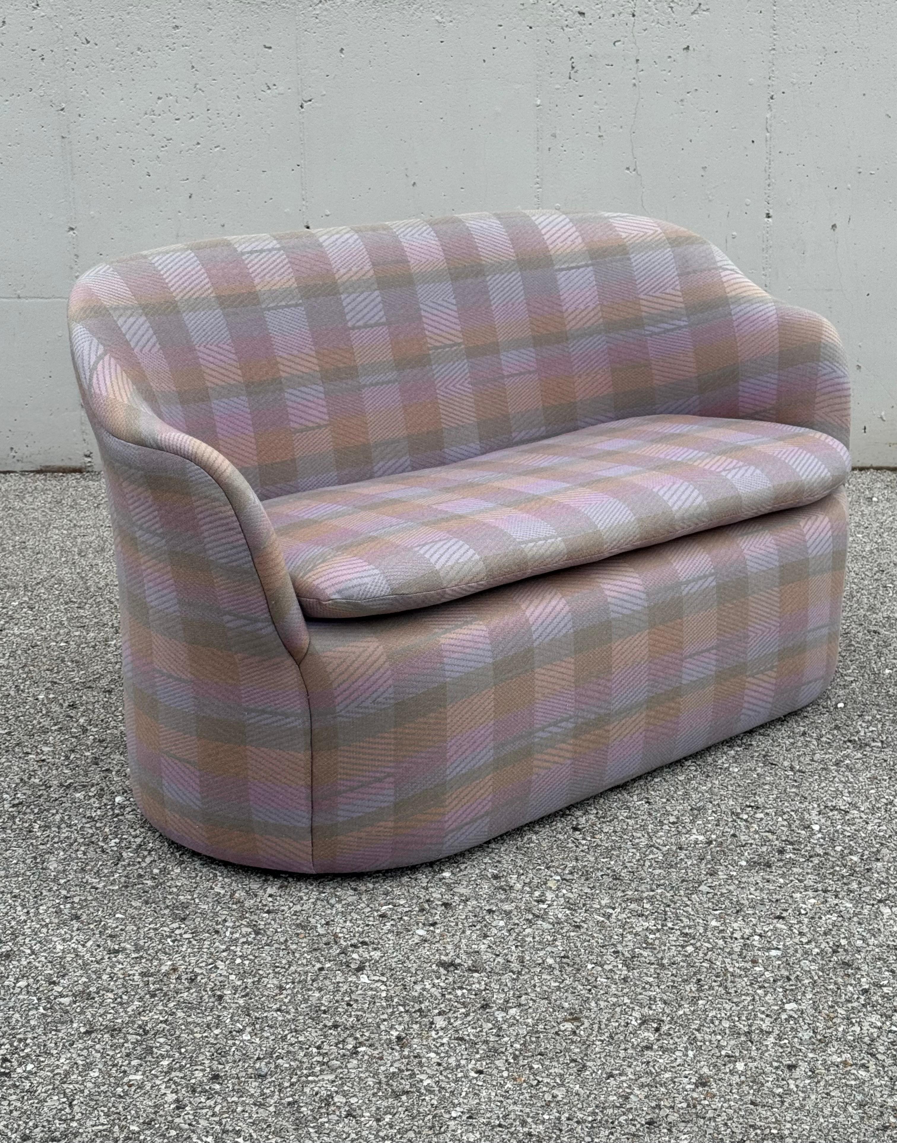 Rara poltrona/divano a petalo di John Saladino per Dunbar in Jack Lenor Larsen Plaid in vendita 3