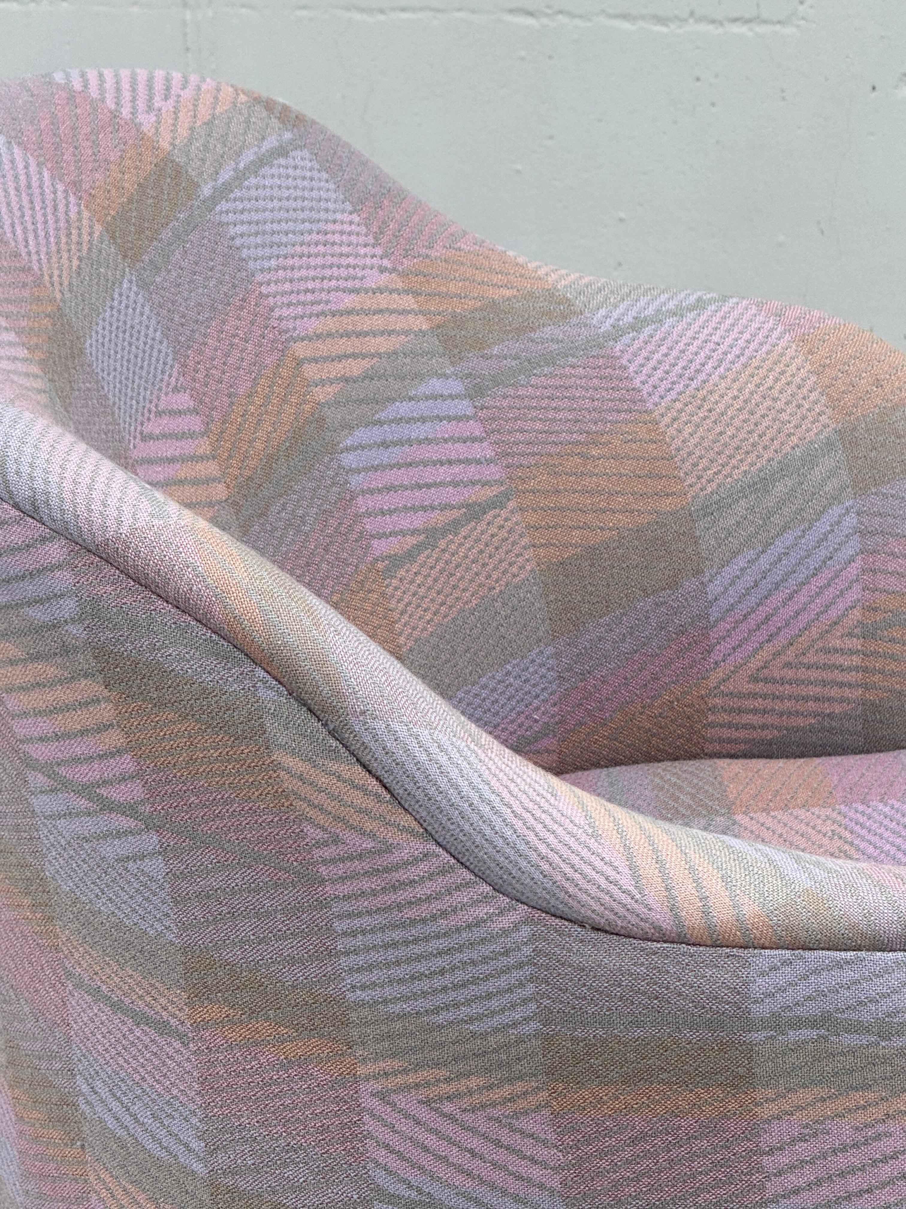 Rara poltrona/divano a petalo di John Saladino per Dunbar in Jack Lenor Larsen Plaid in vendita 3