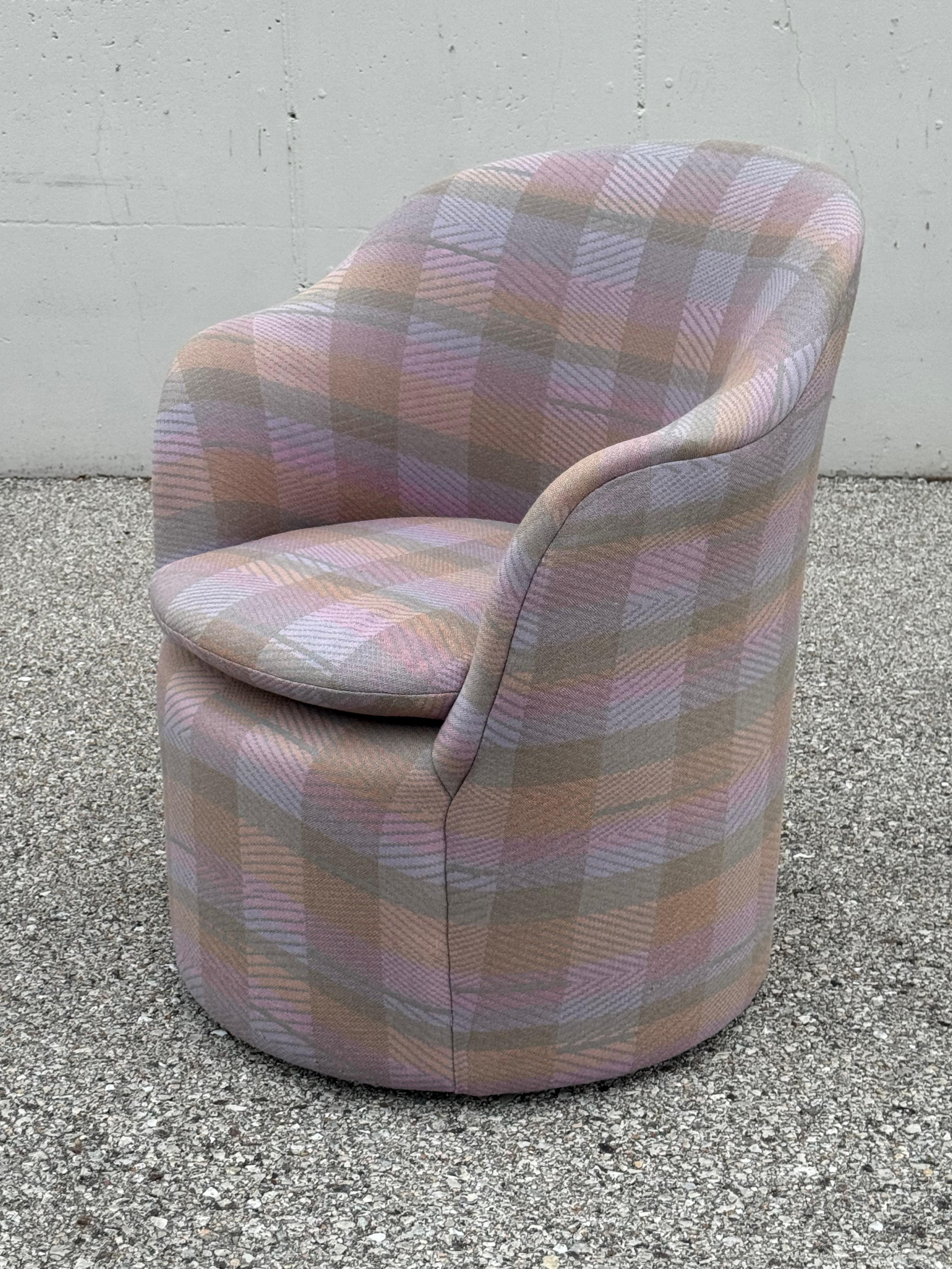 Rara poltrona/divano a petalo di John Saladino per Dunbar in Jack Lenor Larsen Plaid in vendita 11