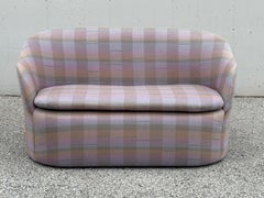 Rara poltrona/divano a petalo di John Saladino per Dunbar in Jack Lenor Larsen Plaid