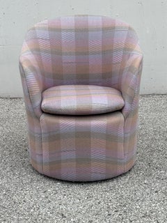 Rara poltrona/divano a petalo di John Saladino per Dunbar in Jack Lenor Larsen Plaid