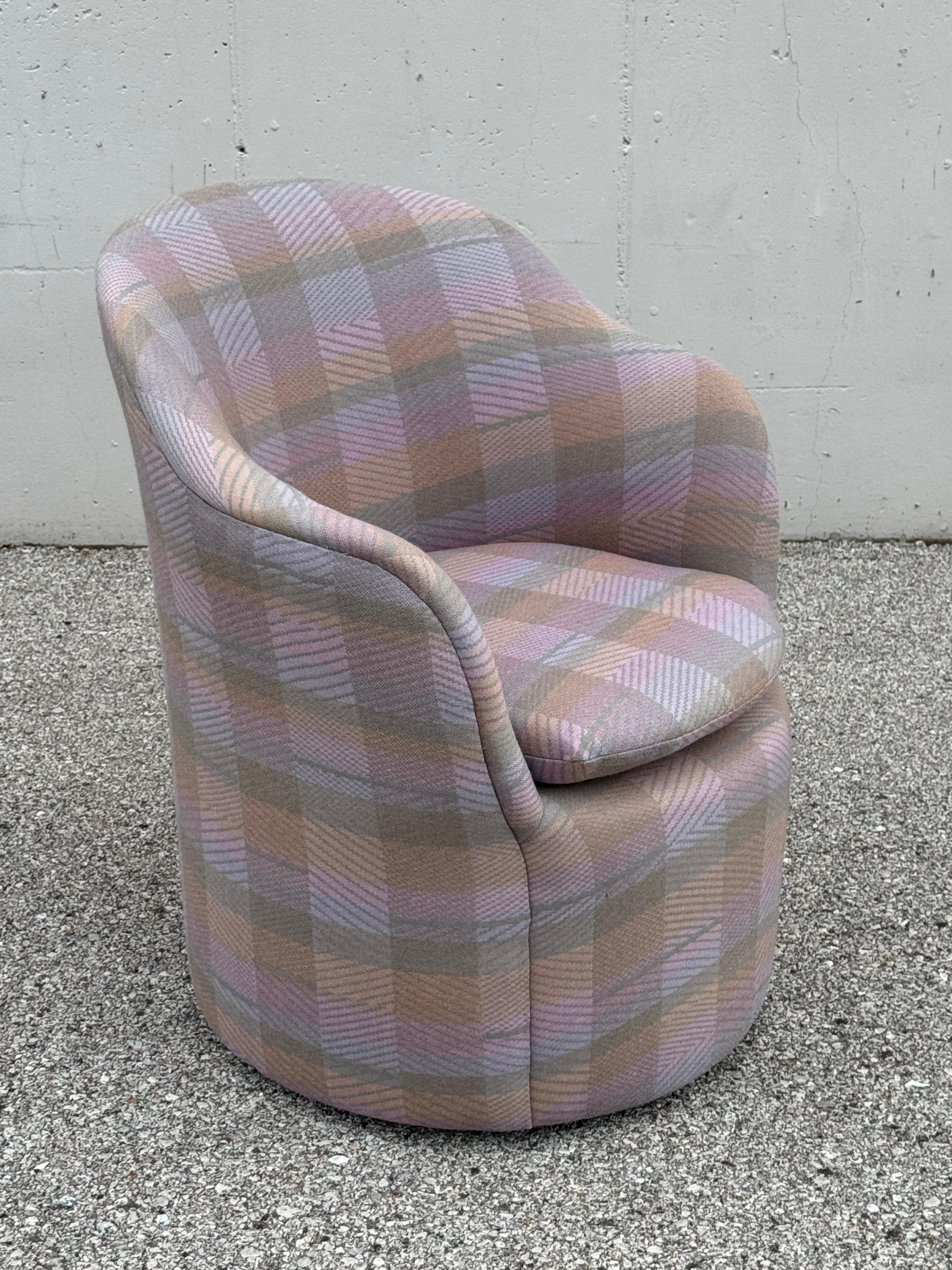 Tappezzeria Rara poltrona/divano a petalo di John Saladino per Dunbar in Jack Lenor Larsen Plaid in vendita