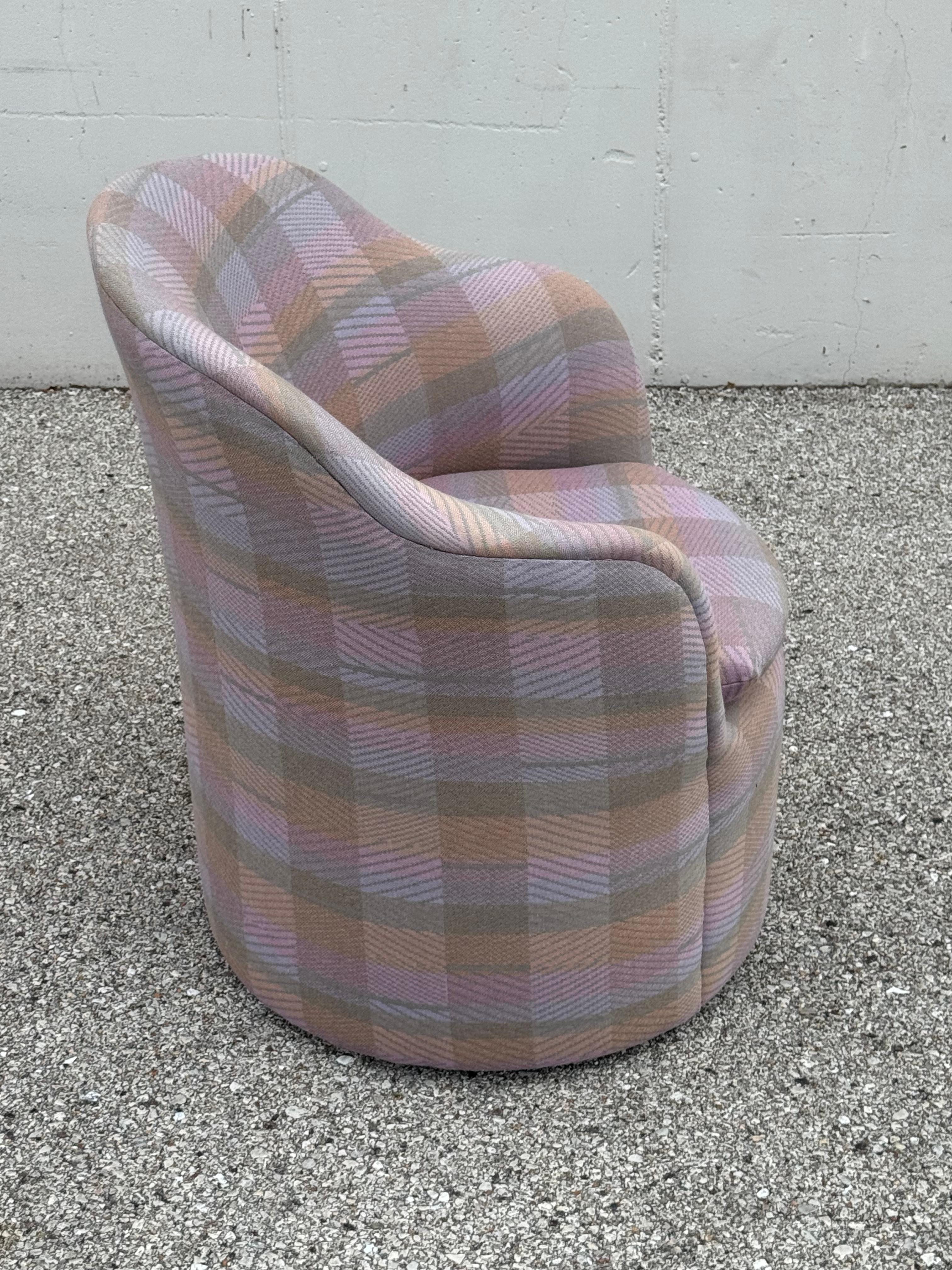 Rara poltrona/divano a petalo di John Saladino per Dunbar in Jack Lenor Larsen Plaid in vendita 2