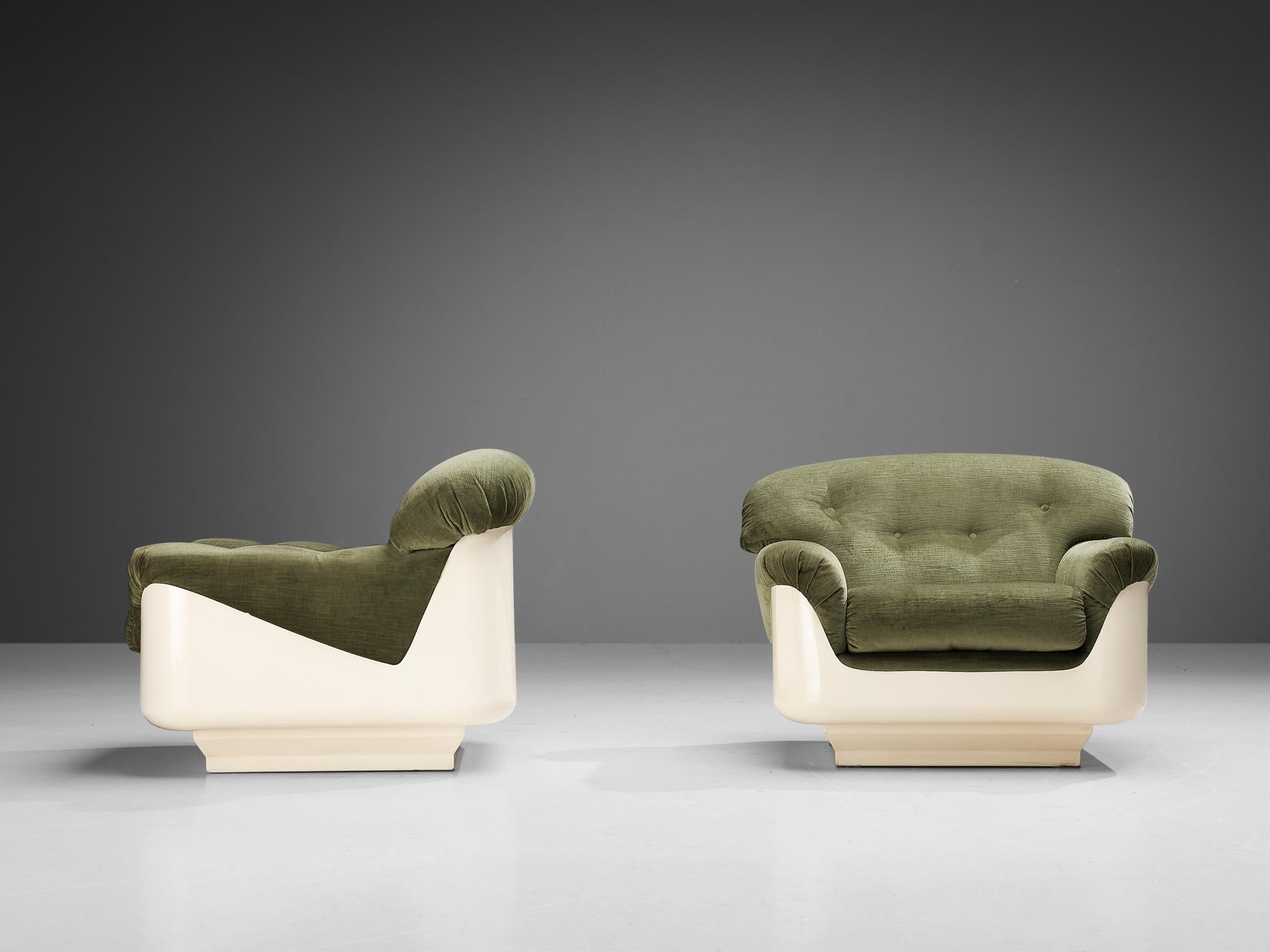 Rare Jorge Zalszupin Pair of Lounge Chairs in Green Velvet and Fiberglass  In Good Condition In Waalwijk, NL