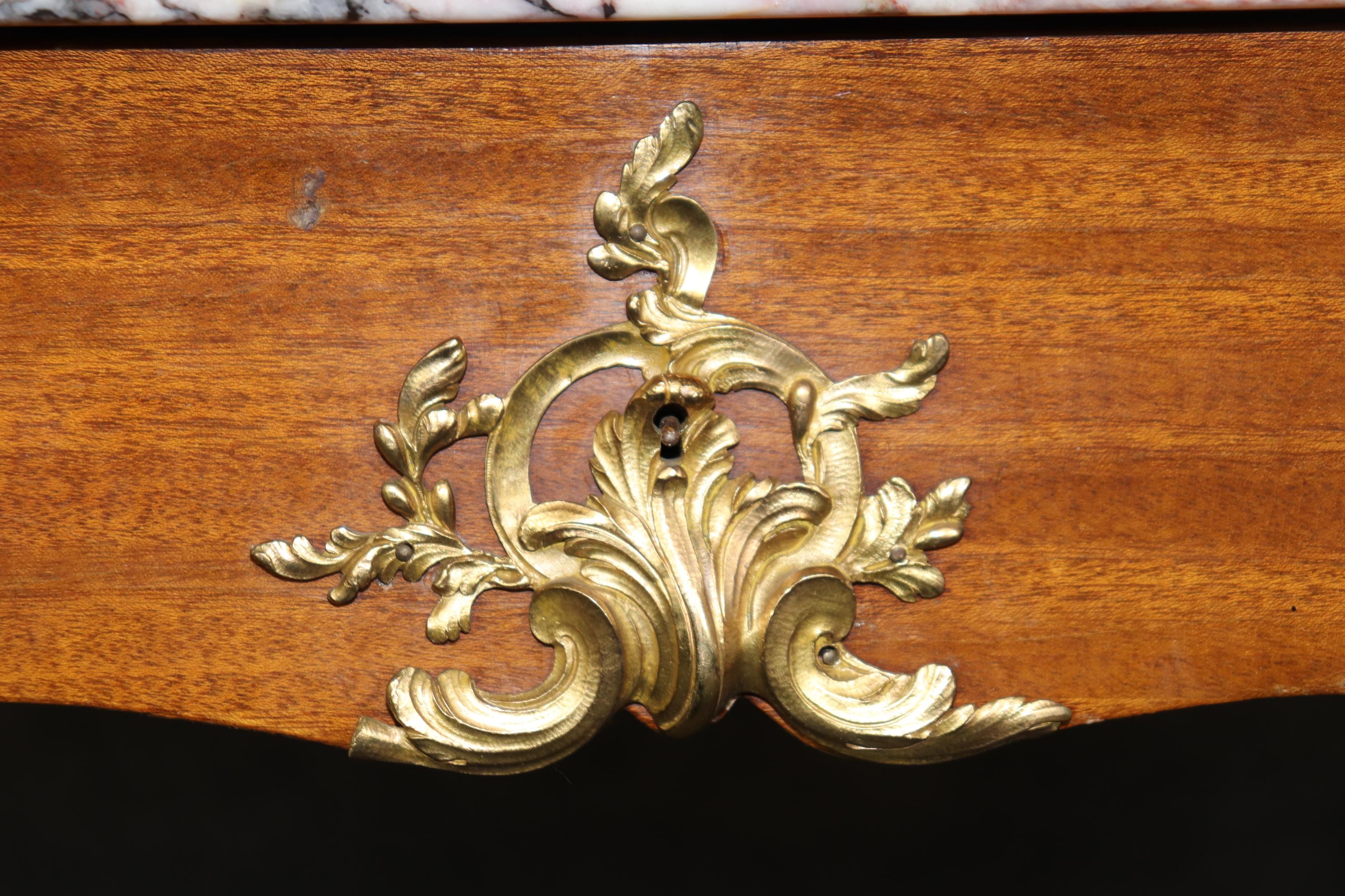 Seltener Joseph Emmanuel Zwiener Marmorplatte Dore' Bronzemontierter Louis XV.-Schreibtisch mit Marmorplatte im Angebot 6