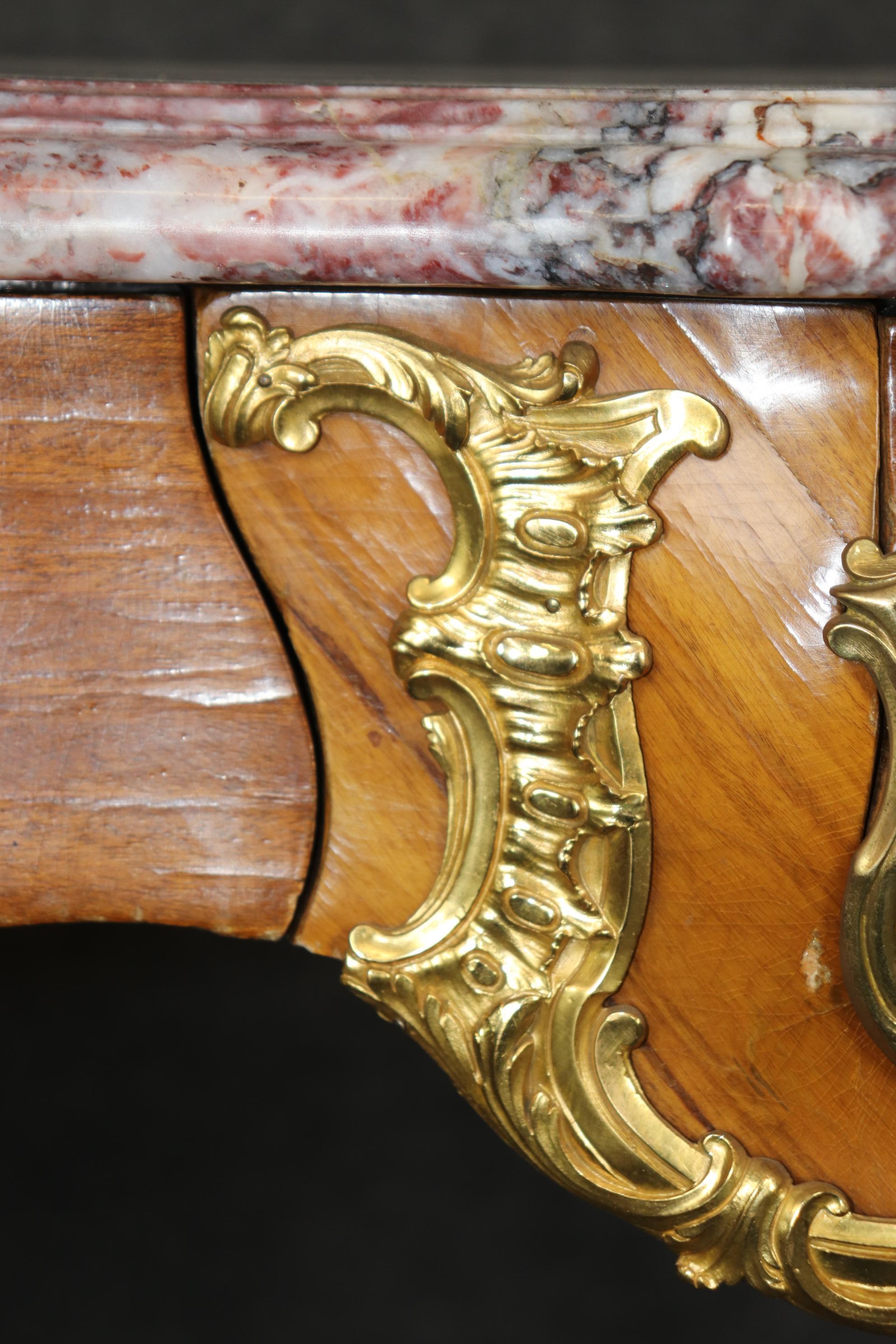 Seltener Joseph Emmanuel Zwiener Marmorplatte Dore' Bronzemontierter Louis XV.-Schreibtisch mit Marmorplatte im Angebot 7