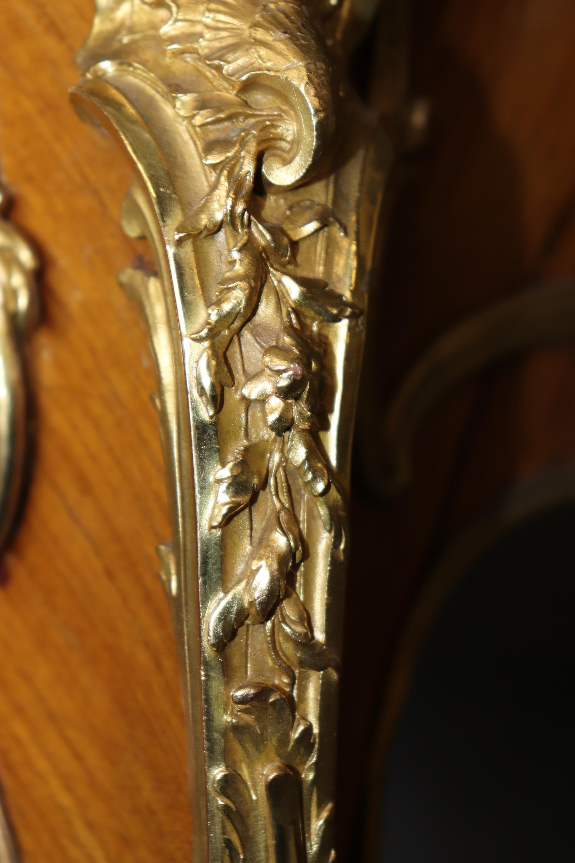 Seltener Joseph Emmanuel Zwiener Marmorplatte Dore' Bronzemontierter Louis XV.-Schreibtisch mit Marmorplatte im Angebot 12