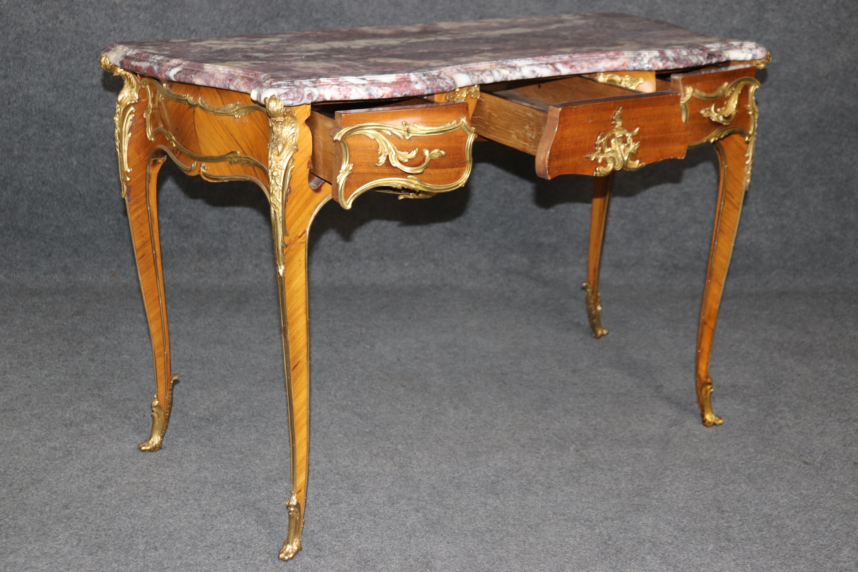 Seltener Joseph Emmanuel Zwiener Marmorplatte Dore' Bronzemontierter Louis XV.-Schreibtisch mit Marmorplatte (Spätes 19. Jahrhundert) im Angebot