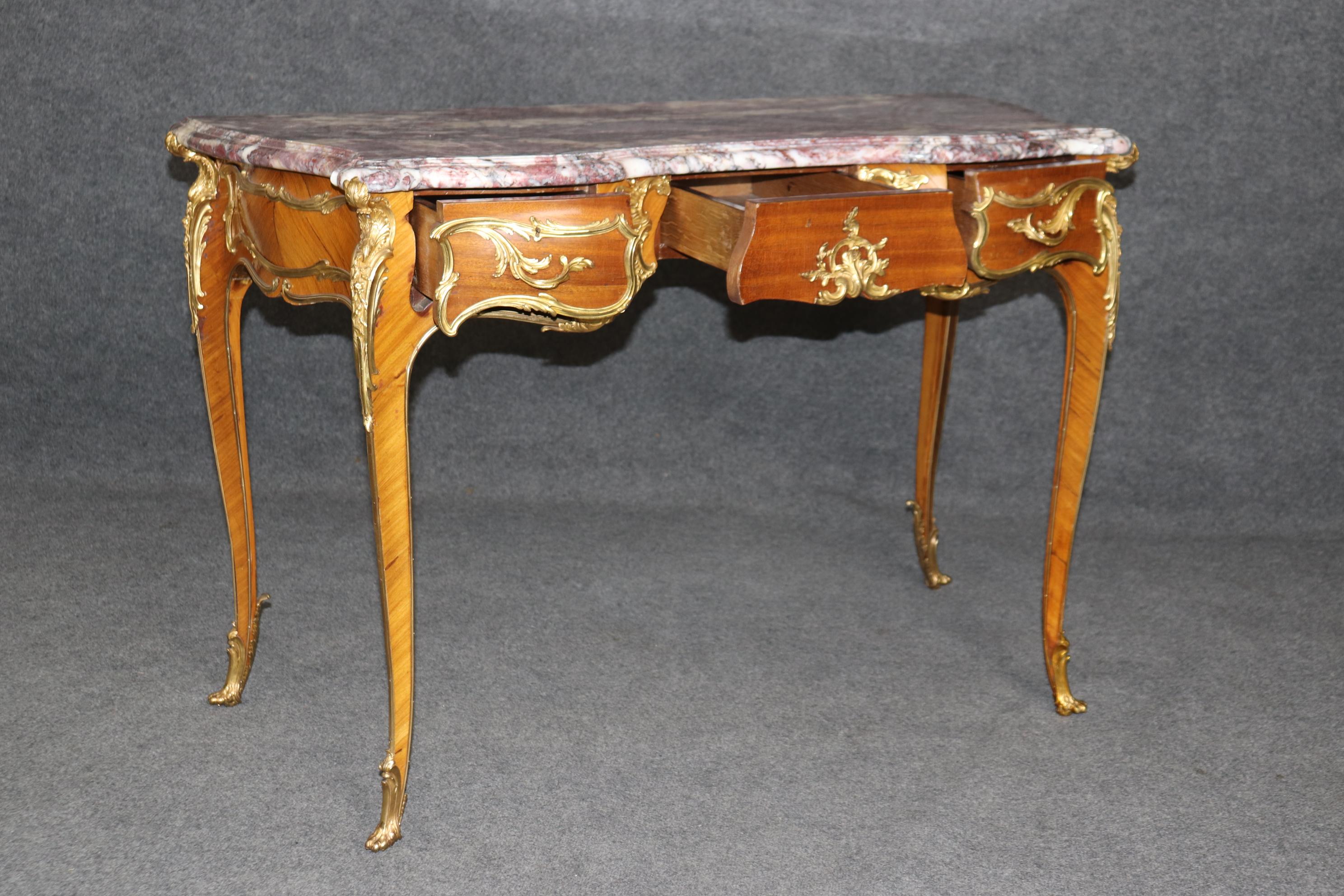 Seltener Joseph Emmanuel Zwiener Marmorplatte Dore' Bronzemontierter Louis XV.-Schreibtisch mit Marmorplatte im Angebot 1
