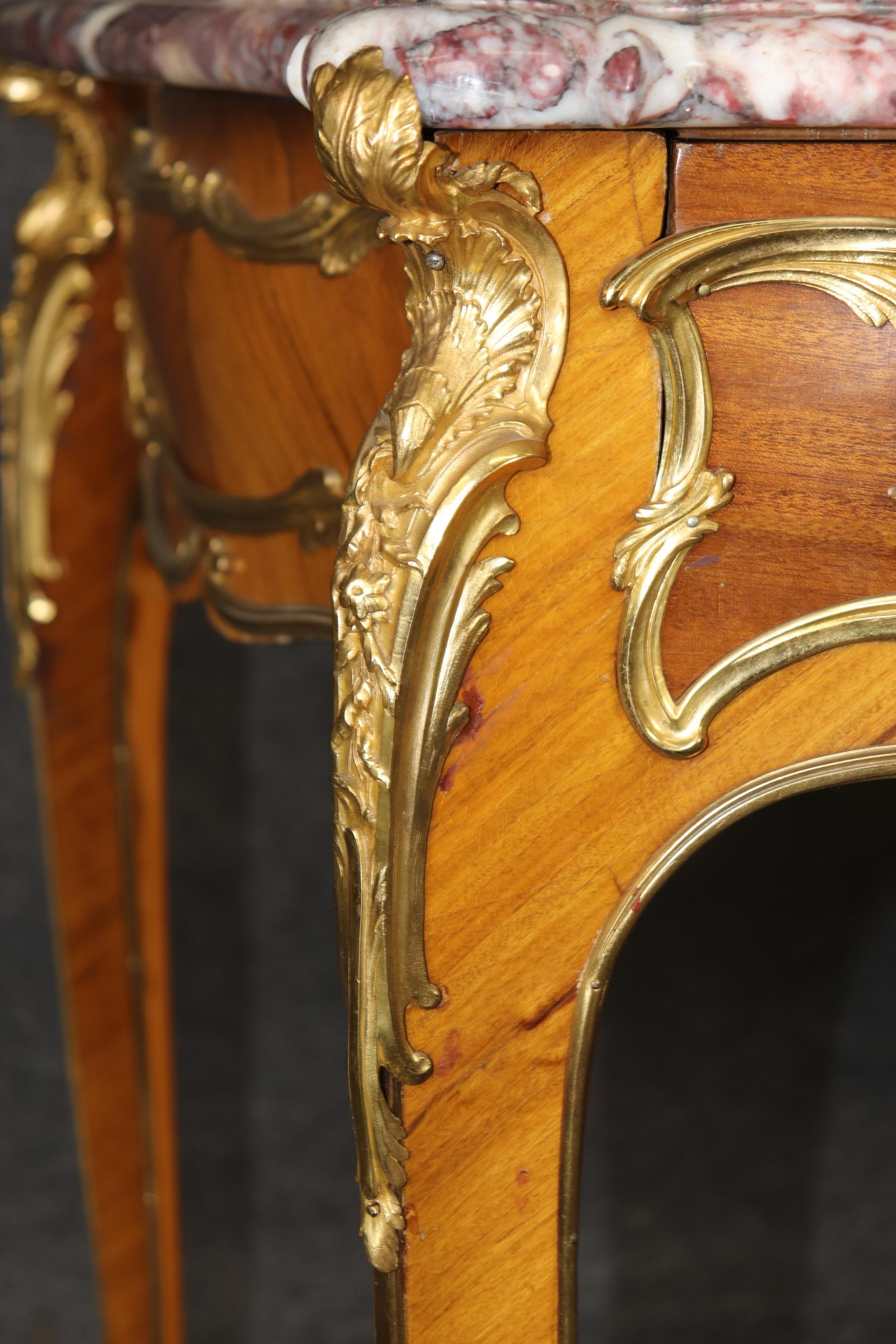 Seltener Joseph Emmanuel Zwiener Marmorplatte Dore' Bronzemontierter Louis XV.-Schreibtisch mit Marmorplatte im Angebot 4